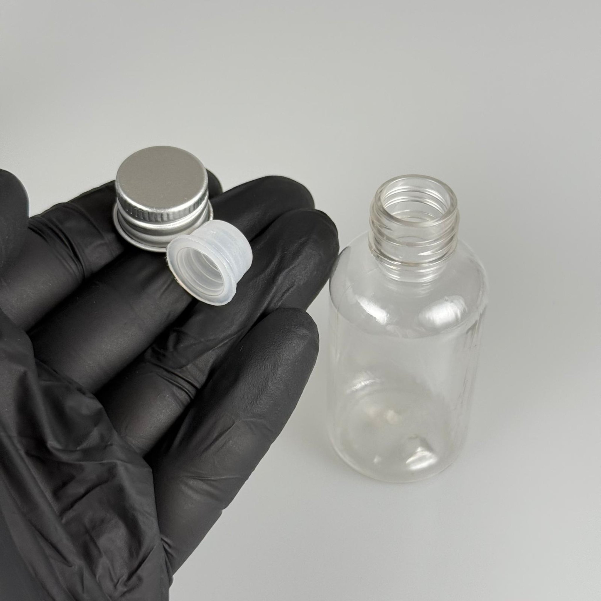 40 CC ŞEFFAF SİLİNDİR TOMBUL PET ŞİŞE + KÖPÜK CONTALI GÜMÜŞ ALÜMİNYUM METAL KAPAKLI + KÖR TIPALI TAKIM - 40 ML PLASTİK ŞİŞE