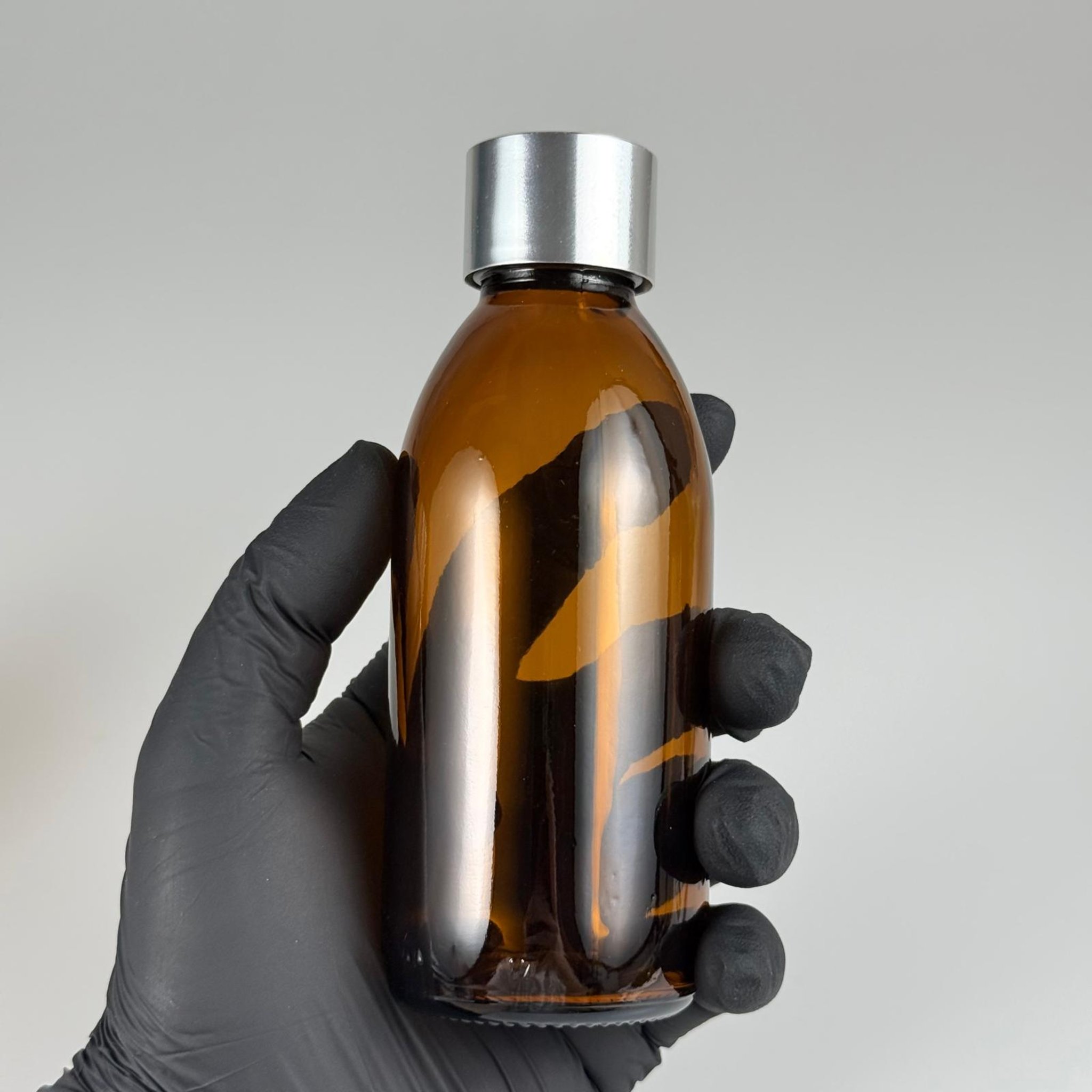 160 CC AMBER CAM ŞİŞE + ALÜMİNYUM KAPLAMALI GÜMÜŞ KAPAKLI + KÖR TIPALI TAKIM -  160 ML KAHVERENGİ CAM ŞİŞE