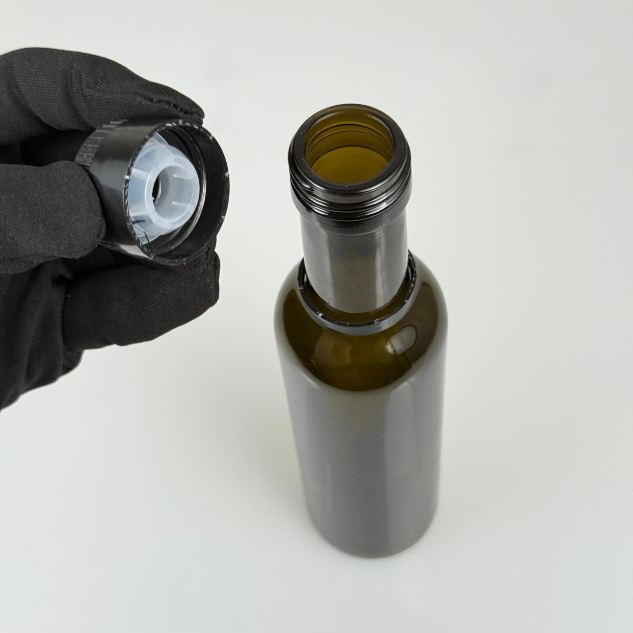 250 CC YEŞİL CESENA MODEL DORİCA CAM ŞİŞE - SİYAH AKITICILI DROP STOP KİLİTLİ KAPAKLI - 250 ML CESENA ŞİŞE - YEŞİL