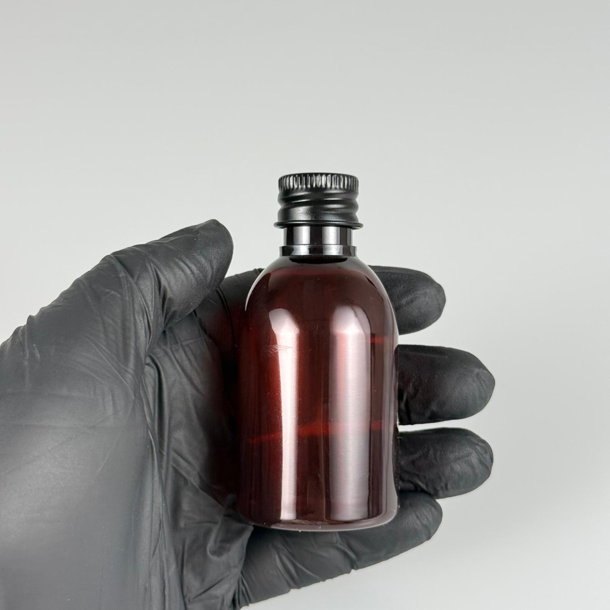 50  CC AMBER PET ŞİŞE + KÖPÜK CONTALI SİYAH ALÜMİNYUM METAL KAPAKLI TAKIM - 50 ML KAHVERENGİ PLASTİK ŞİŞE
