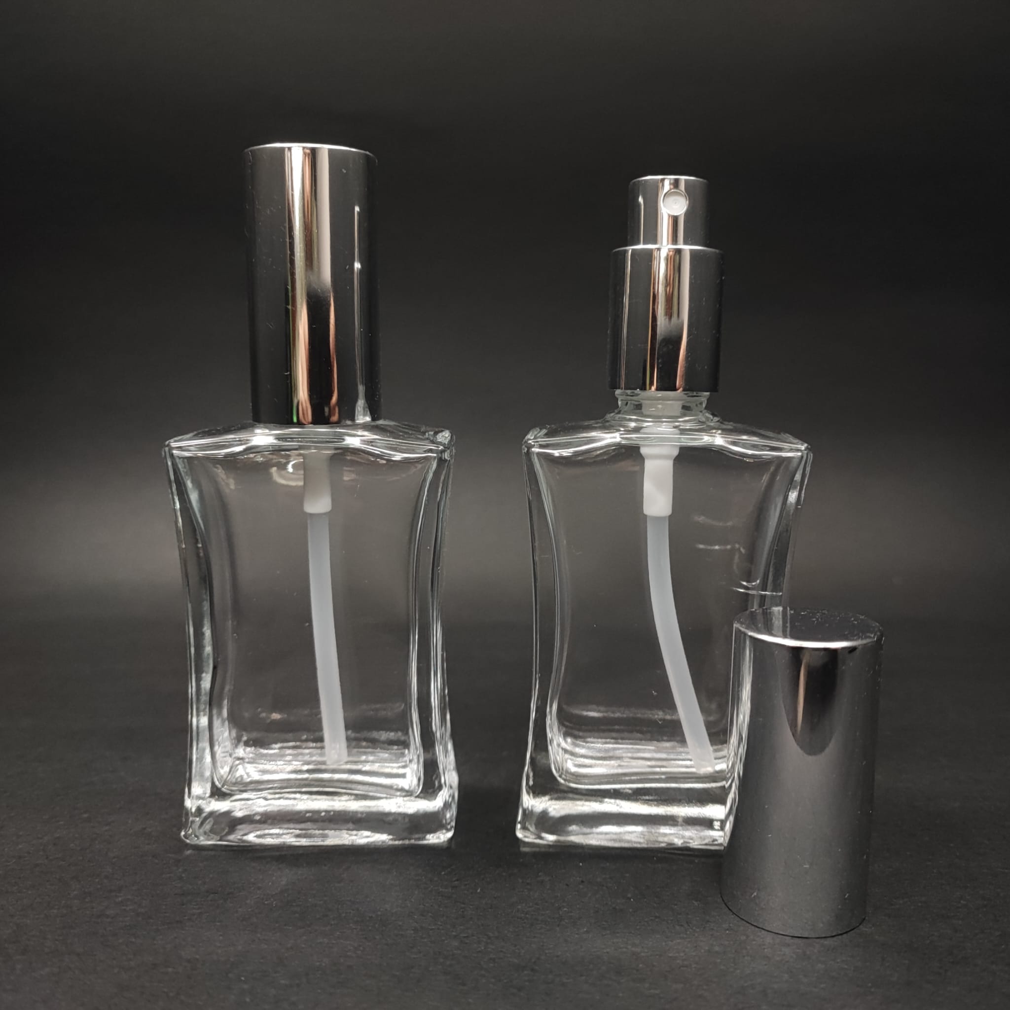 50 ML LÜKS VİDALI VALF ÇEVİRME PARFÜM ŞİŞELERİ - 50 CC KÖŞELİ DİKDÖRTGEN CAM ŞİŞE - GÜMÜŞ METAL SPREYLİ KAPAKLI SET