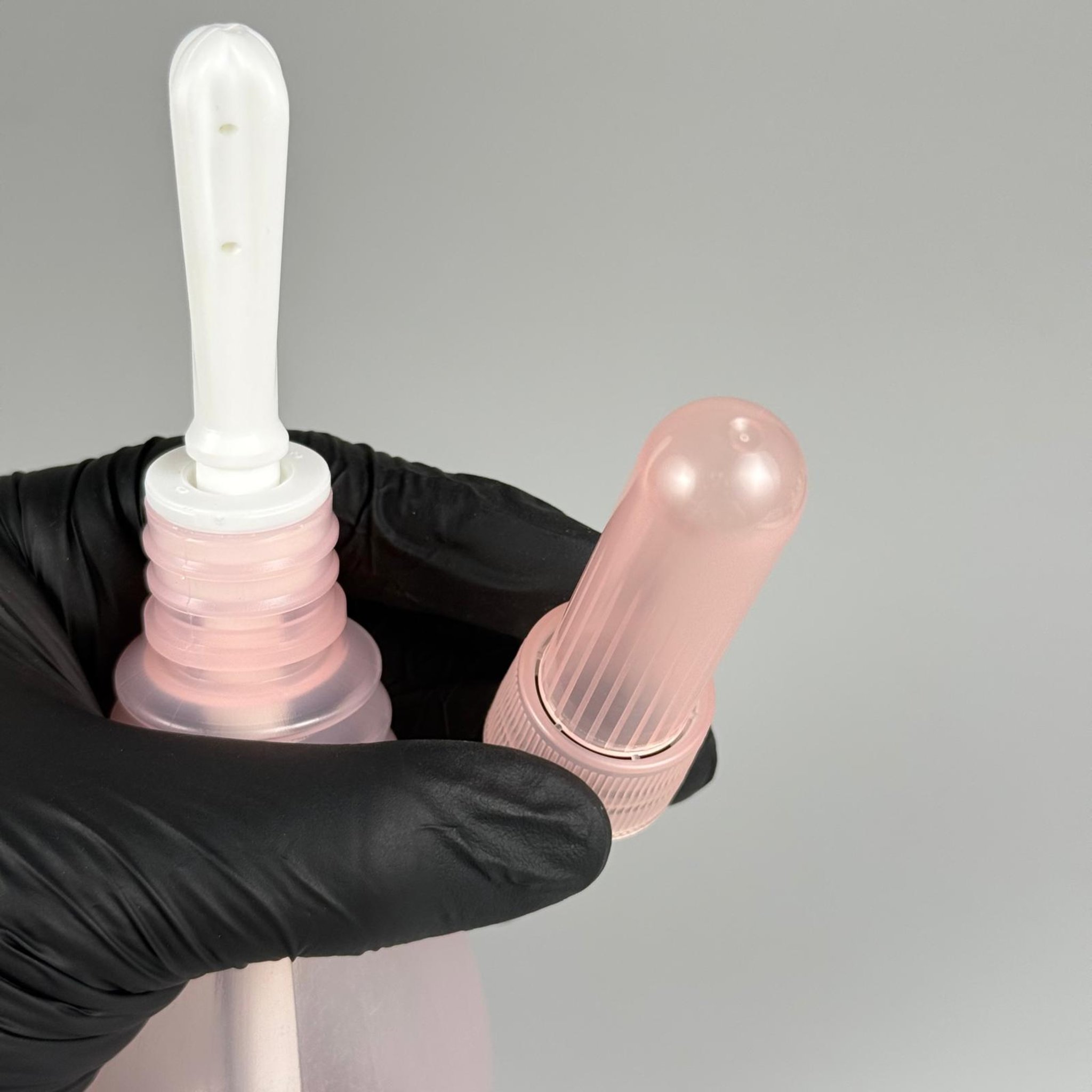 150 CC LAVMAN ŞİŞESİ - 150 ML KİLİTLİ BAŞLIKLI SIKILABİLİR YUMUŞAK PEMBE YARI SAYDAM LAVMAN ŞİŞESİ