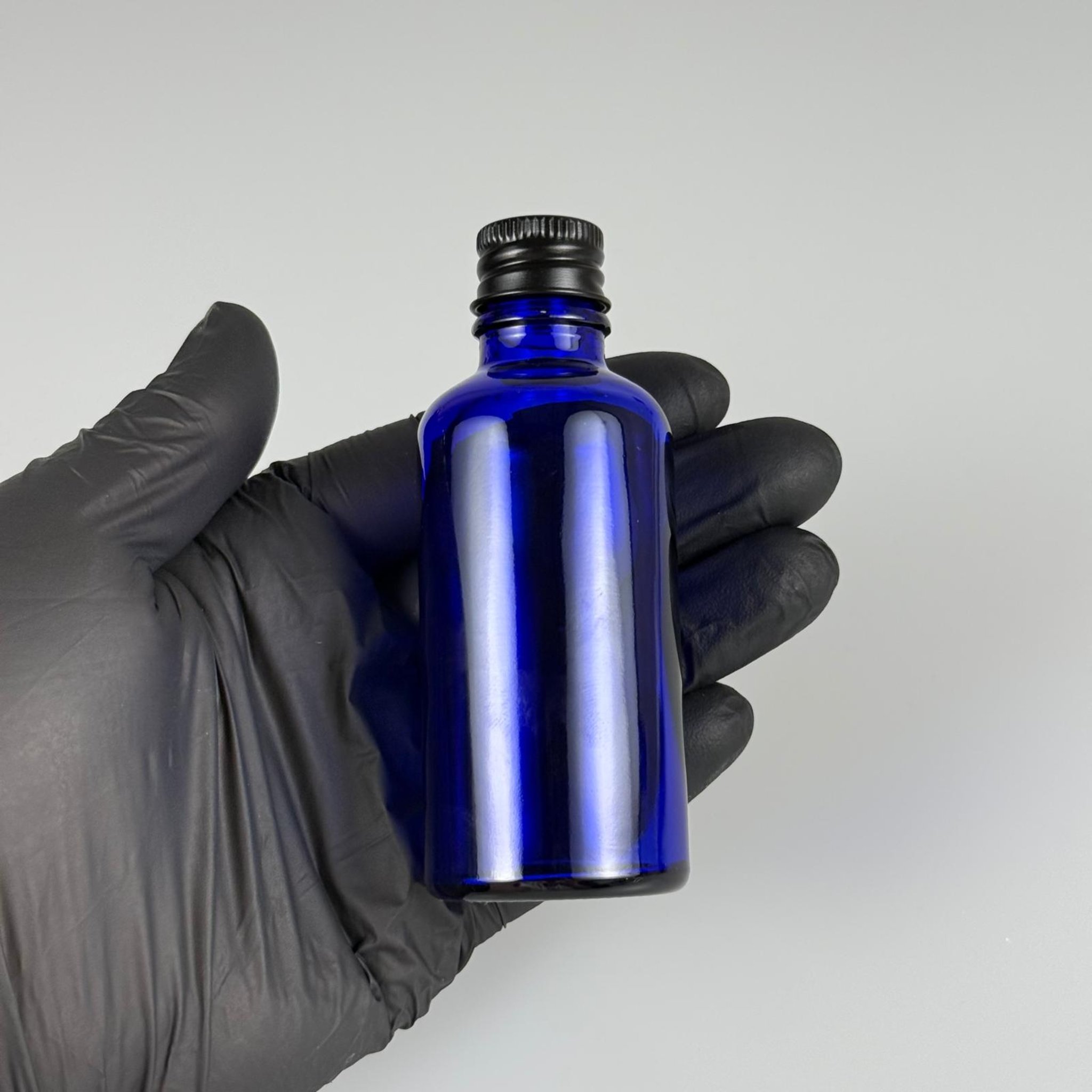 50 CC MAVİ CAM ŞİŞE + KÖPÜK CONTALI SİYAH ALÜMİNYUM METAL KAPAKLI + KÖR TIPALI TAKIM - 50 ML MAVİ CAM ŞİŞE