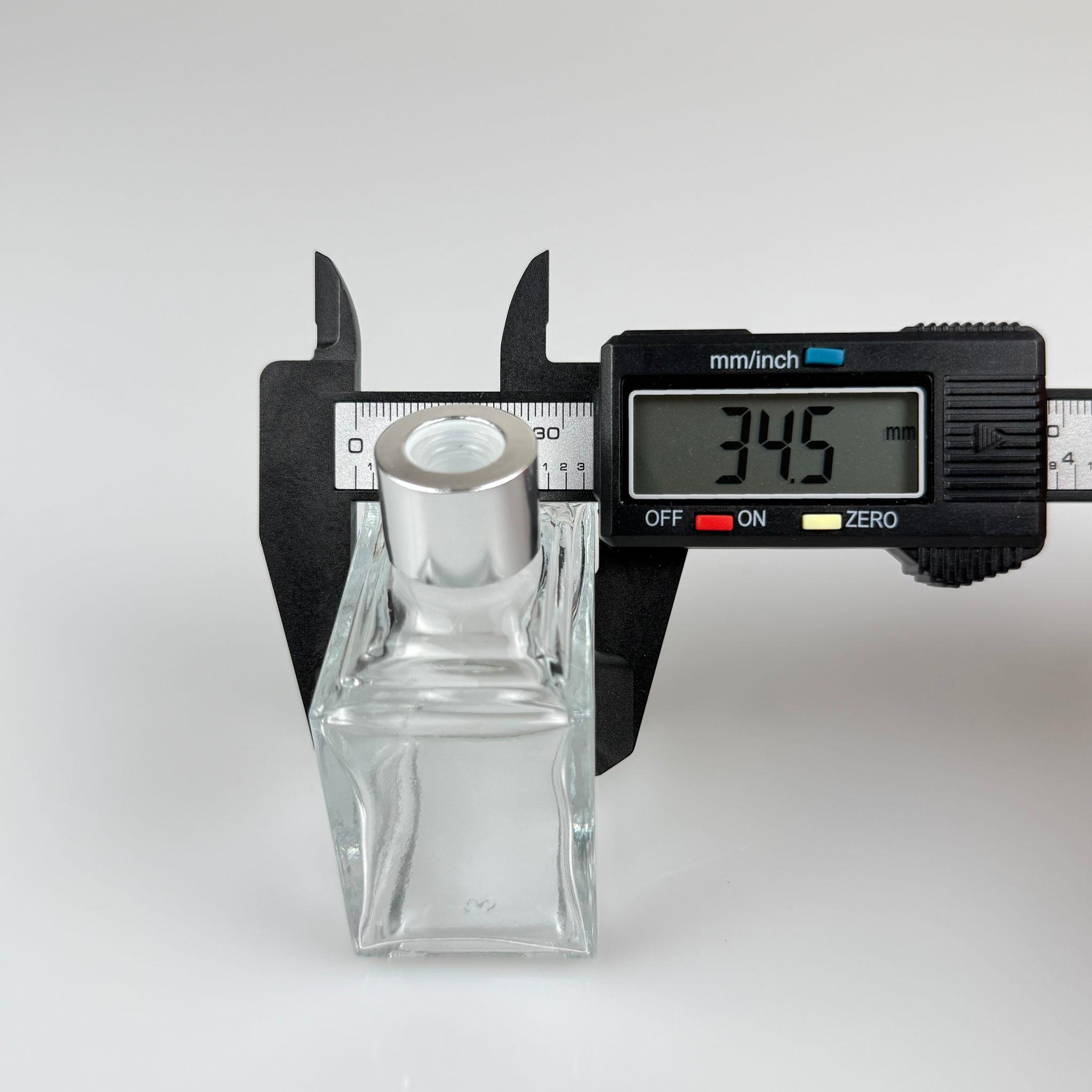 50 CC KÖŞELİ PRİZMA PRESTİJ CAM BAMBU ODA KOKUSU ŞİŞESİ - 50 ML ÇUBUKLU BAMBU ODA KOKUSU ŞİŞESİ - DİFÜZÖR ŞİŞE- CAM ŞİŞE + GÜMÜŞ METAL KAPAK + PLASTİK TIPA