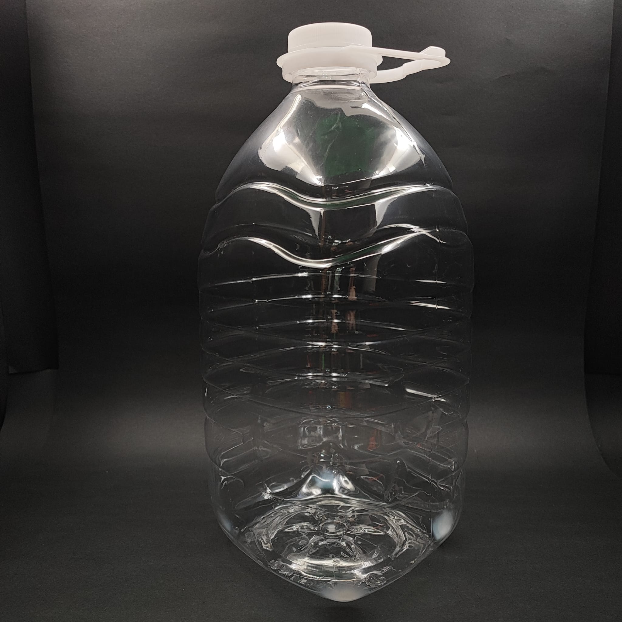 5000 CC SU PETİ BEYAZ KAPAKLI - KULPLU 5 LT SU PETİ - KİLİT KAPAKLI - 5 LİTRE UCUZ UYGUN FİYATA BOŞ PET ŞİŞELER