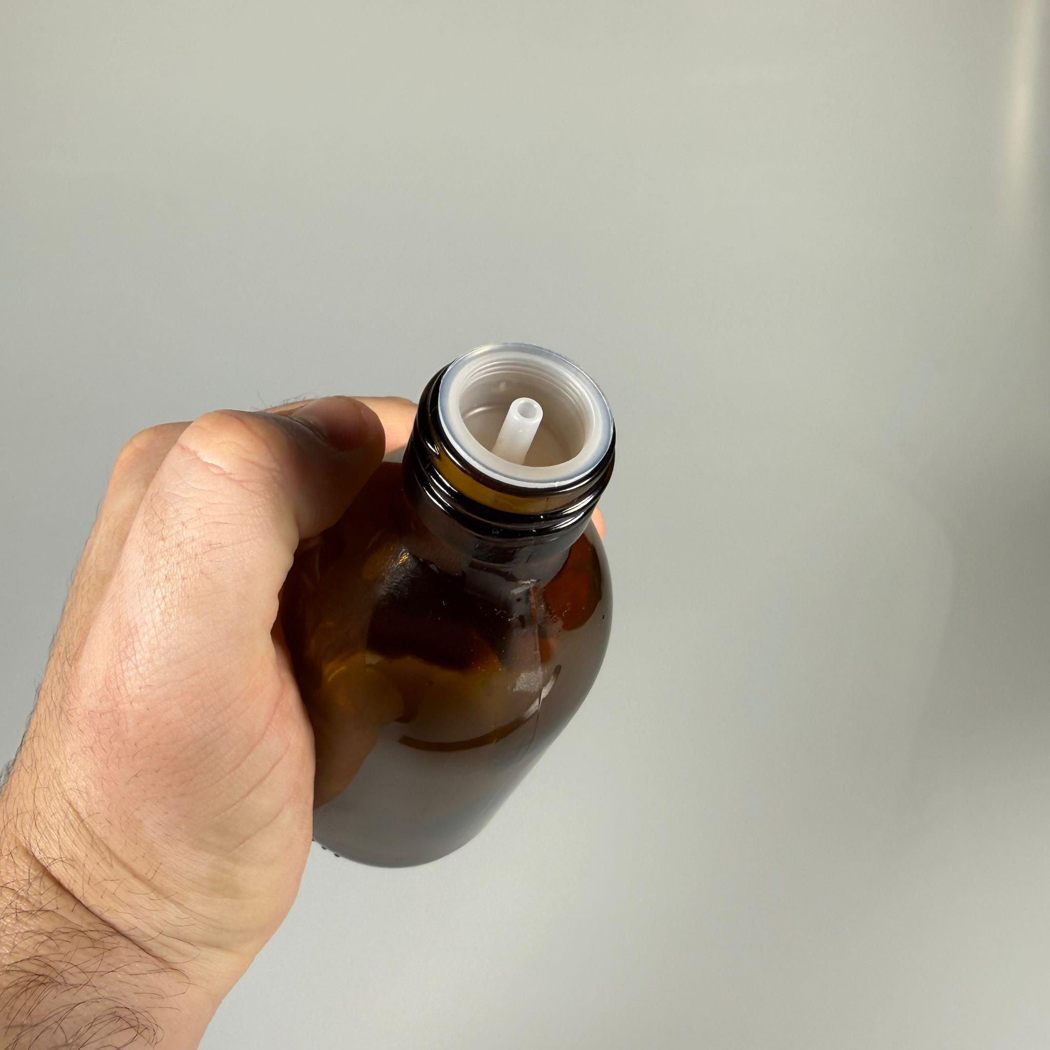 200 ML DOLUMU KOLAY, GENİŞ AĞIZLI İÇTEN DAMLALIKLI ŞİŞE (28 MM AĞIZ)  - 200 CC BEYAZ CONTALI KAPAKLI İÇTEN DAMLALIKLI CAM ECZA ŞİŞESİ - AMBER KAHVERENGİ