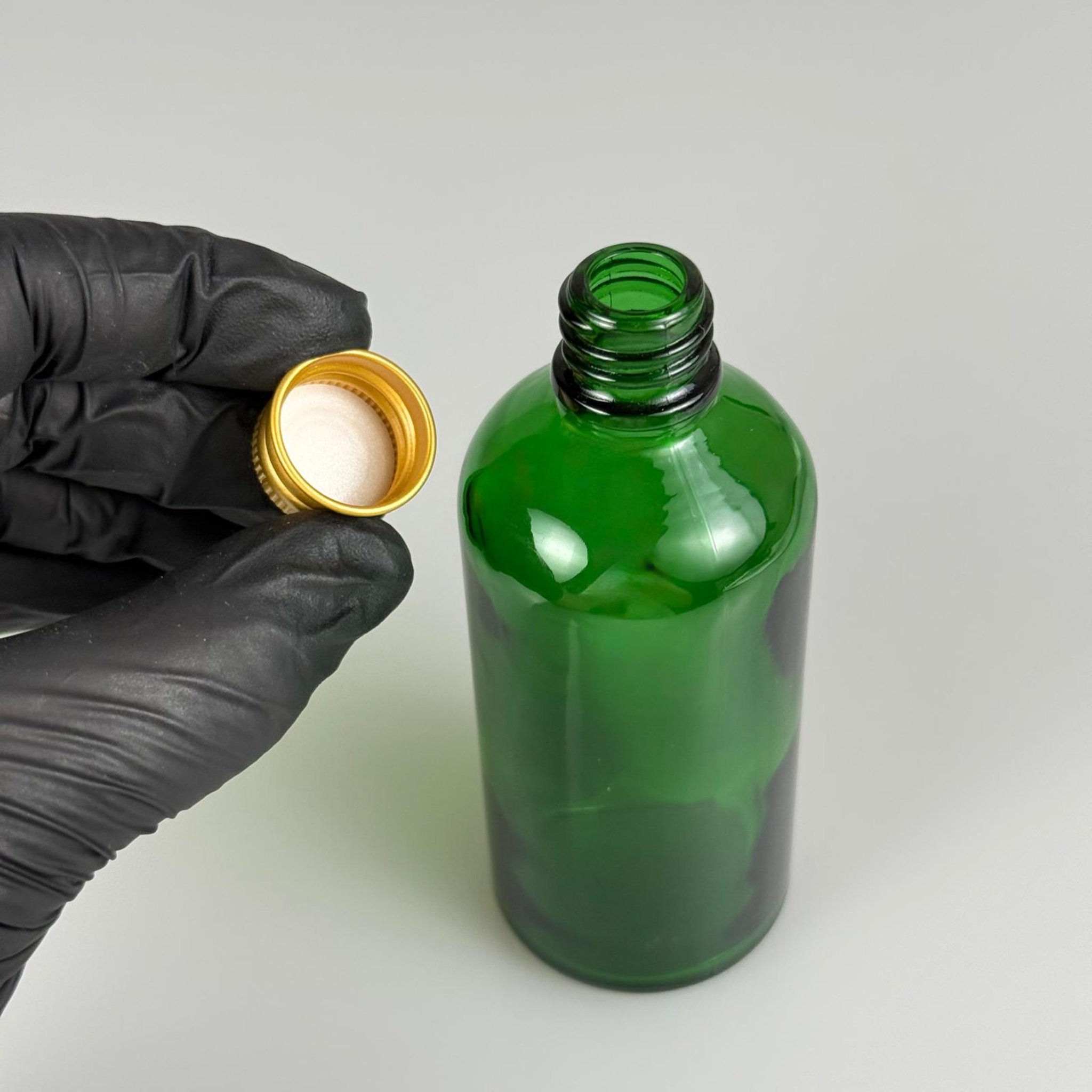100 CC YEŞİL CAM ŞİŞE + KÖPÜK CONTALI GOLD ALÜMİNYUM METAL KAPAKLI TAKIM - 100 ML YEŞİL CAM ŞİŞE