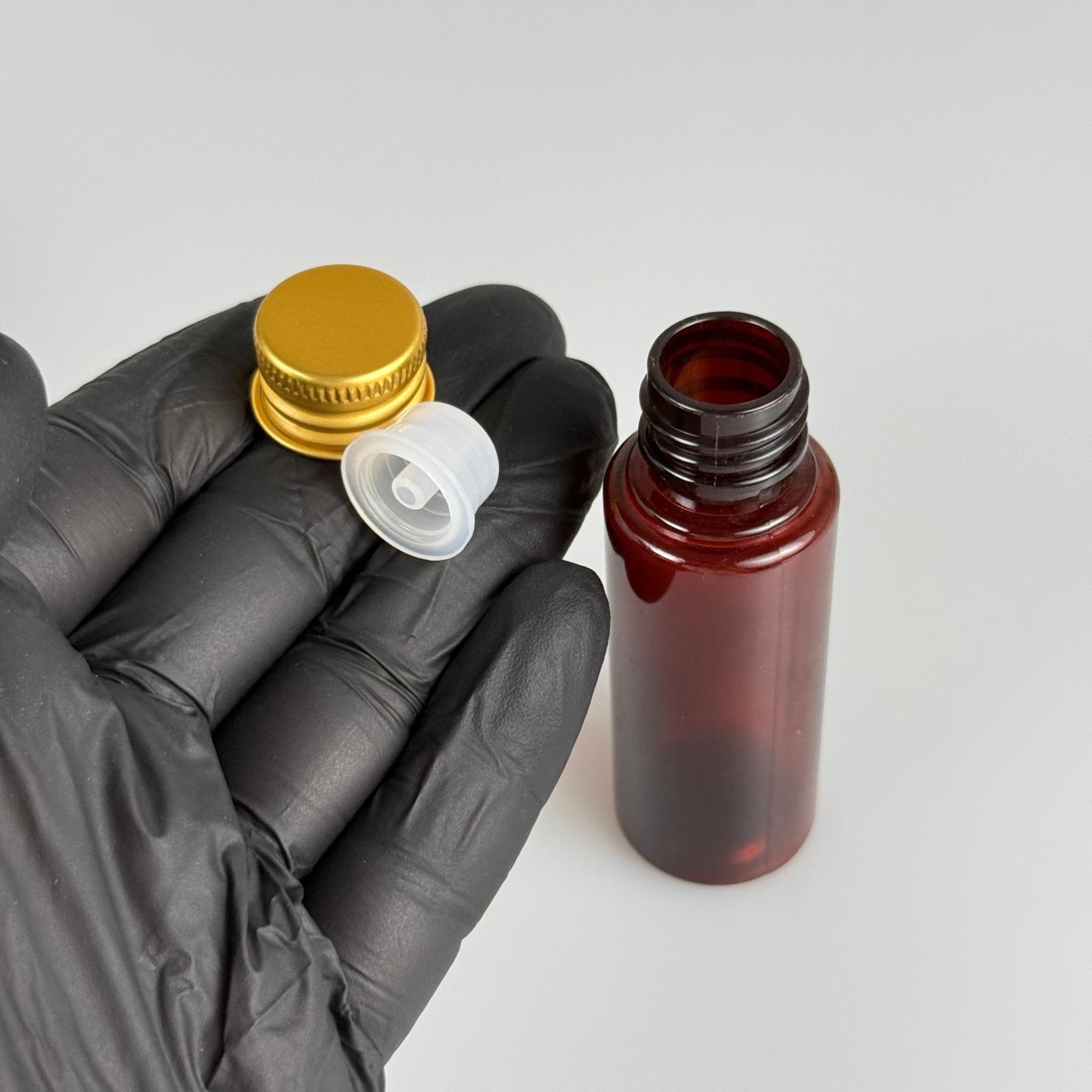 30 CC PET AMBER SHOT ŞİŞE - KÖPÜK CONTALI GOLD ALÜMİNYUM METAL KAPAKLI + DAMLALIKLI KOLONYA TIPALITAKIM - 30 ML KAHVERENGİ PLASTİK ŞİŞE