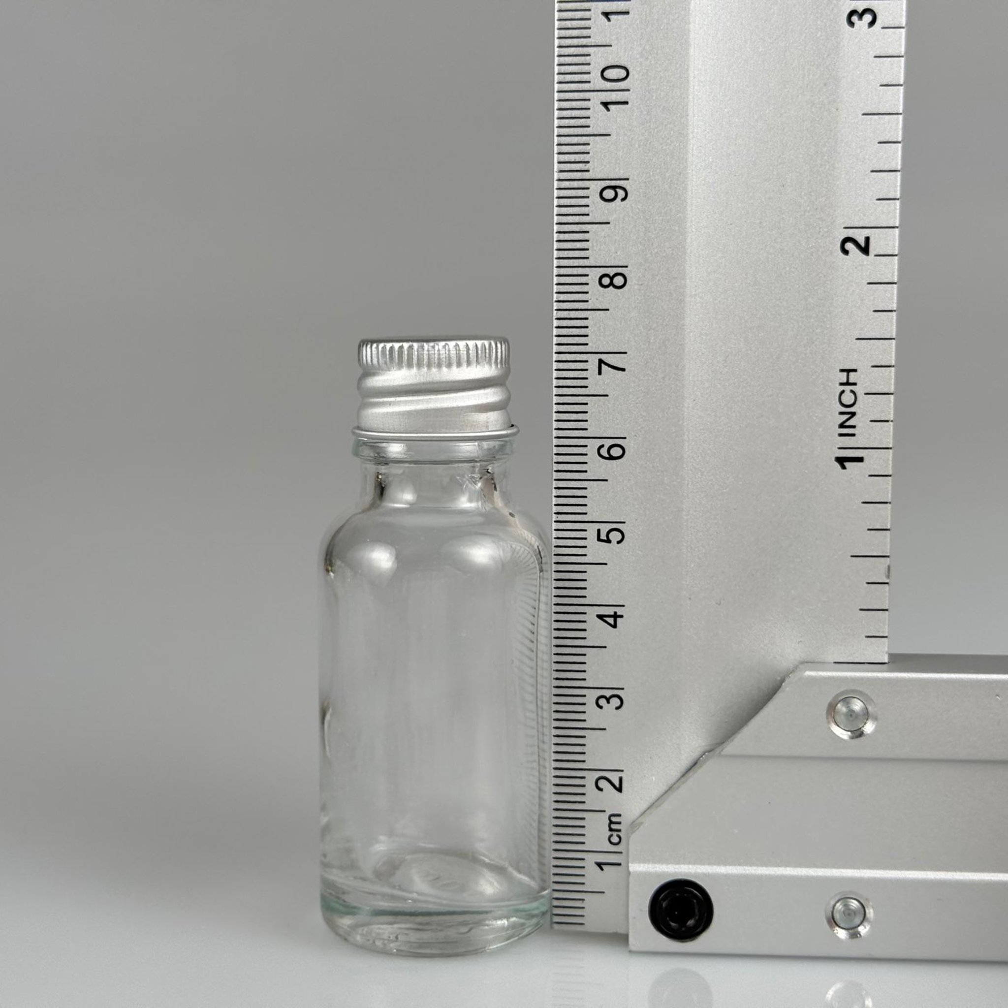 20 CC ŞEFFAF CAM ŞİŞE + KÖPÜK CONTALI GÜMÜŞ ALÜMİNYUM METAL KAPAKLI TAKIM - 20 ML ŞEFFAF CAM ŞİŞE