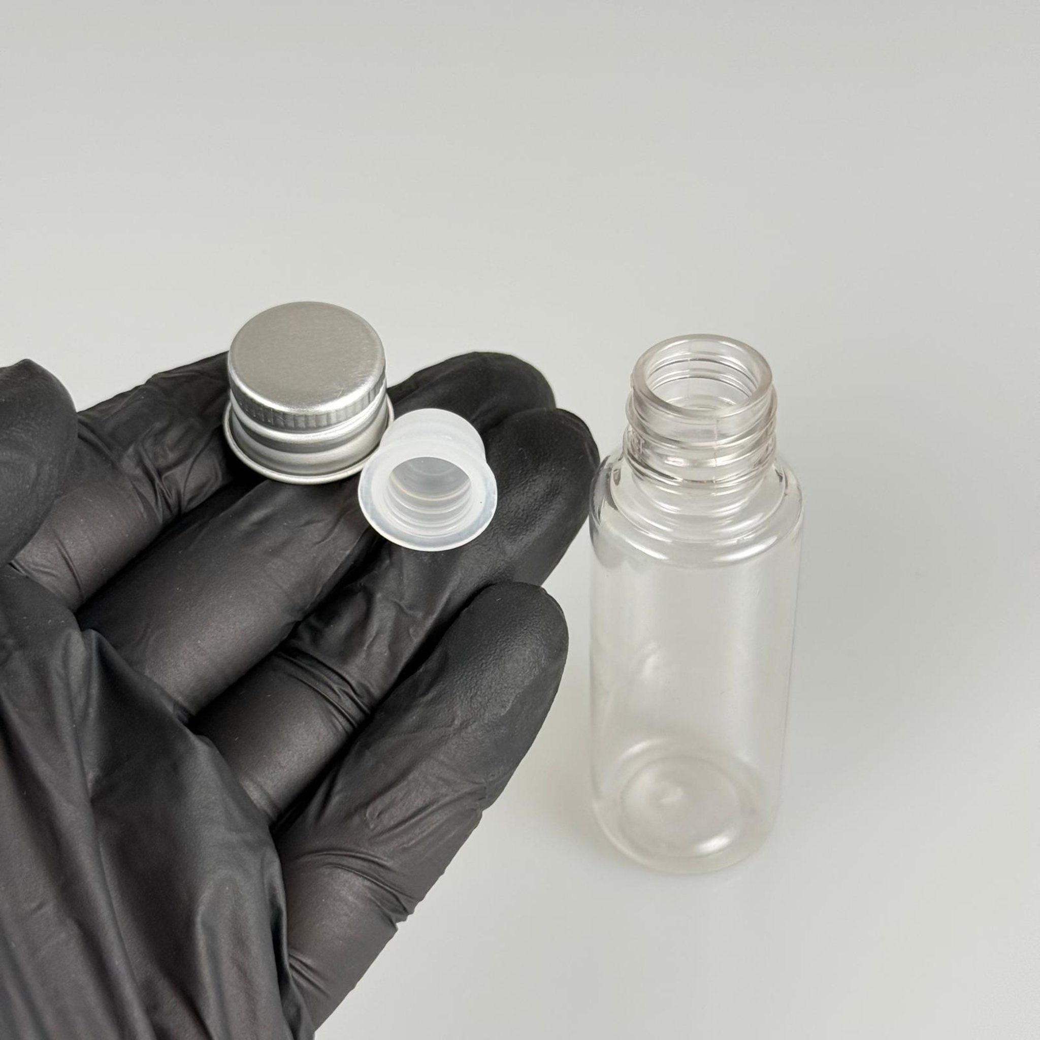 30 CC ŞEFFAF PET SHOT ŞİŞE - KÖPÜK CONTALI GÜMÜŞ ALÜMİNYUM METAL KAPAKLI + KÖR TIPALI TAKIM - 30 ML PLASTİK ŞİŞE