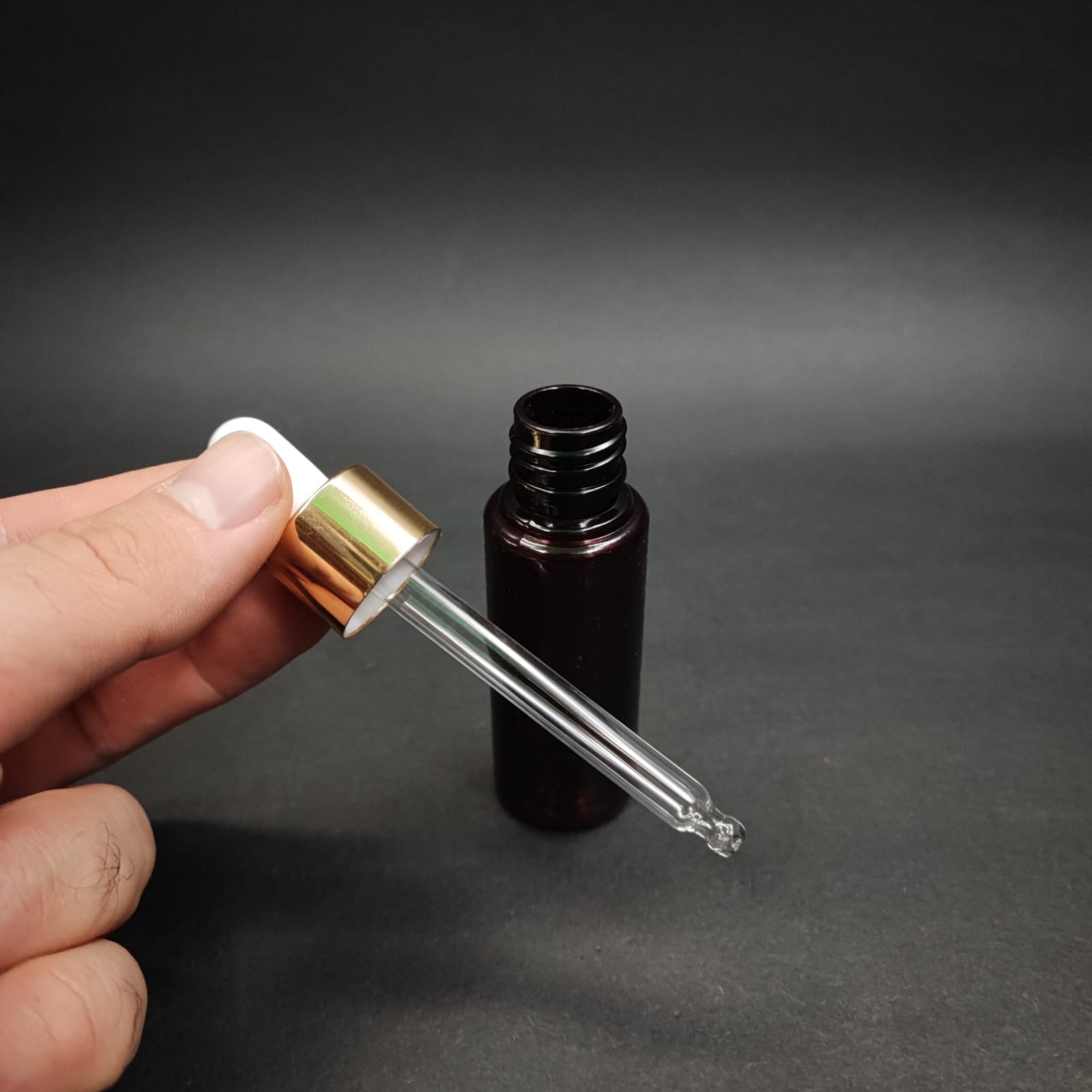 30 CC CAM DAMLALIKLI AMBER PLASTİK ŞİŞE - 30 ML DROPPER PET ŞİŞE + BEYAZ EMZİK + GOLD KAPAK + CAM PİPET SET