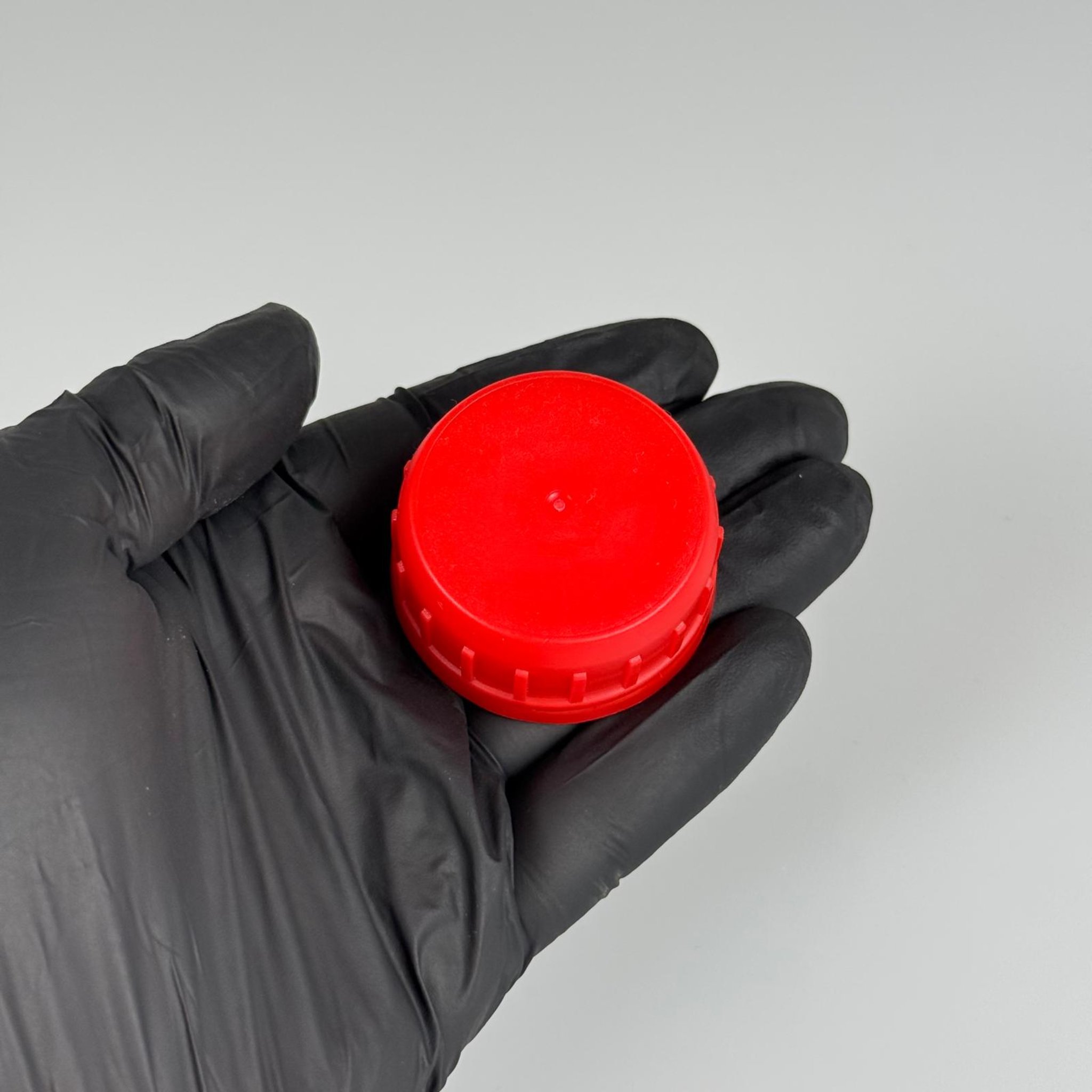 38 MM KÖPÜK CONTALI KİLİTLİ KIRMIZI PLASTİK KAPAK - SK 38/23 SFB PE(MDS) BİDON KAPAĞI