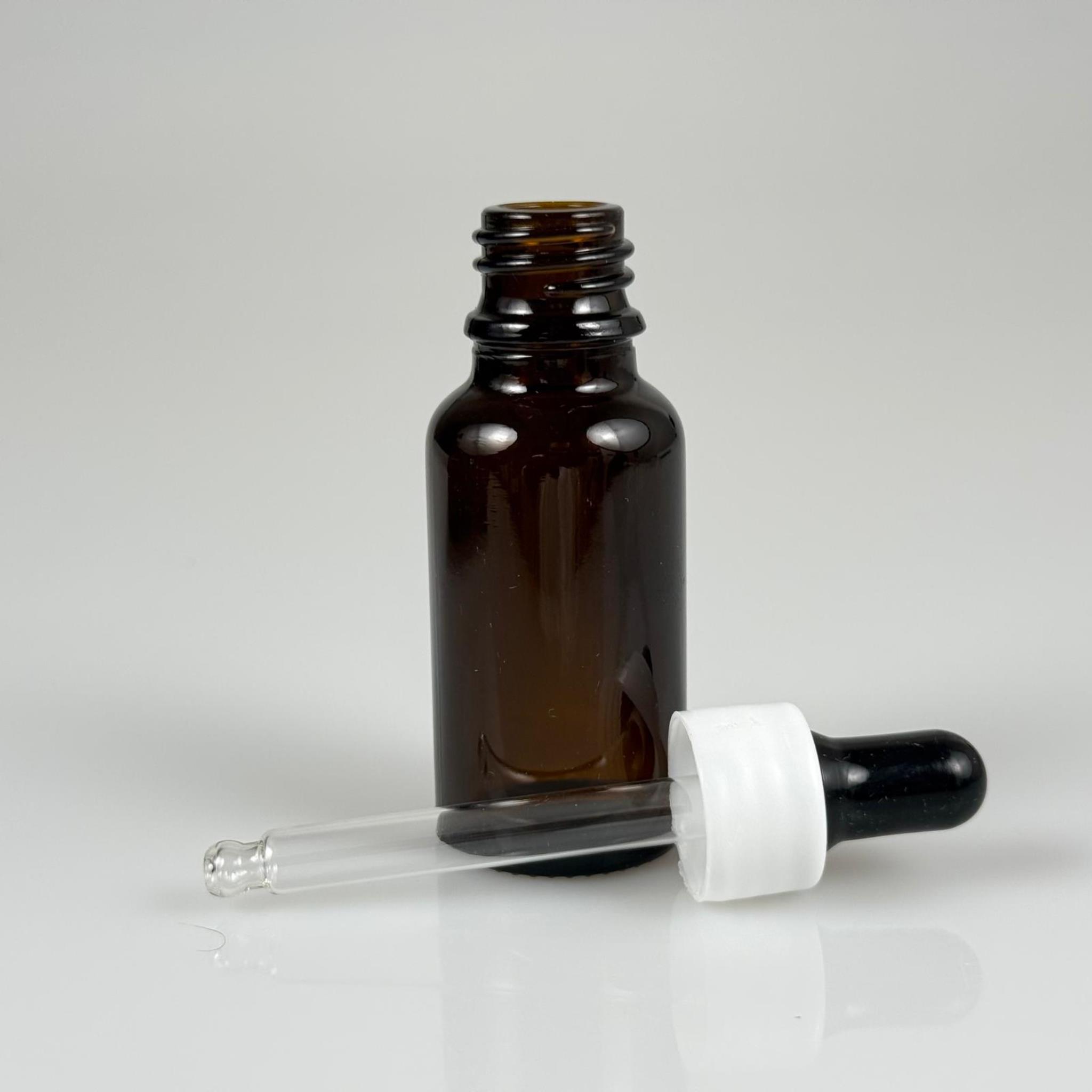 20 CC AMBER CAM DAMLALIKLI ŞİŞE - SİYAH EMZİK + BEYAZ DÜZ KAPAK + CAM PİPET TAKIM - 20 ML KAHVERENGİ DAMLALIKLI ŞİŞE SETİ
