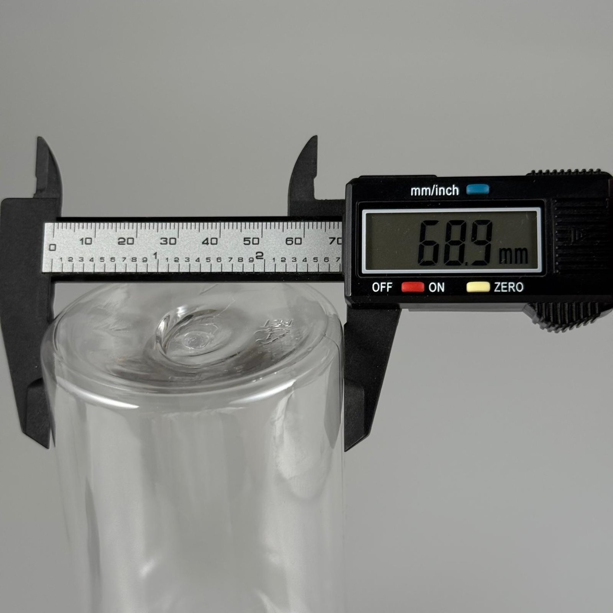 500 CC UZUN SİLİNDİR PET ŞİŞE KALIN (26 GR) - SİYAH PARMNAK SPREYLİ - 500 ML PET ŞİŞE
