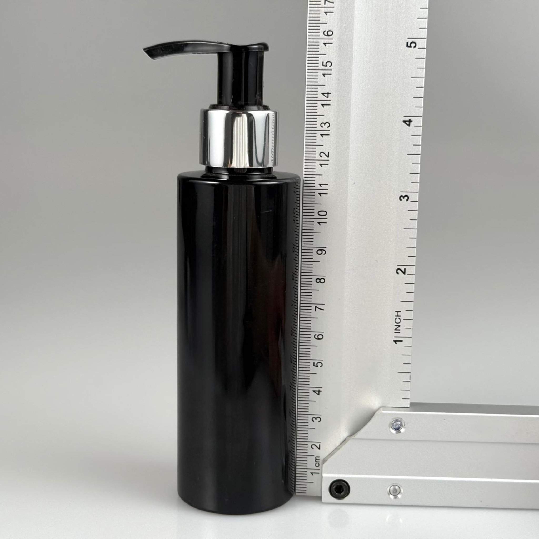 150 CC SİYAH PET ŞİŞE - GÜMÜŞ POMPALI ( ÜSTÜ SİYAH ) - 150 ML POMPALI PLASTİK ŞİŞE