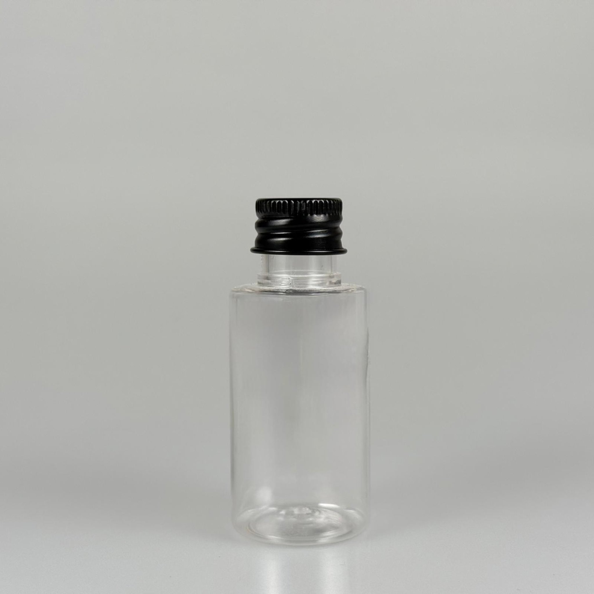 30 CC SİLİNDİR KISA MODEL PET ŞİŞE - KÖPÜK CONTALI SİYAH ALÜMİNYUM METAL KAPAKLI TAKIM - 30 ML ŞEFFAF PET ŞİŞE