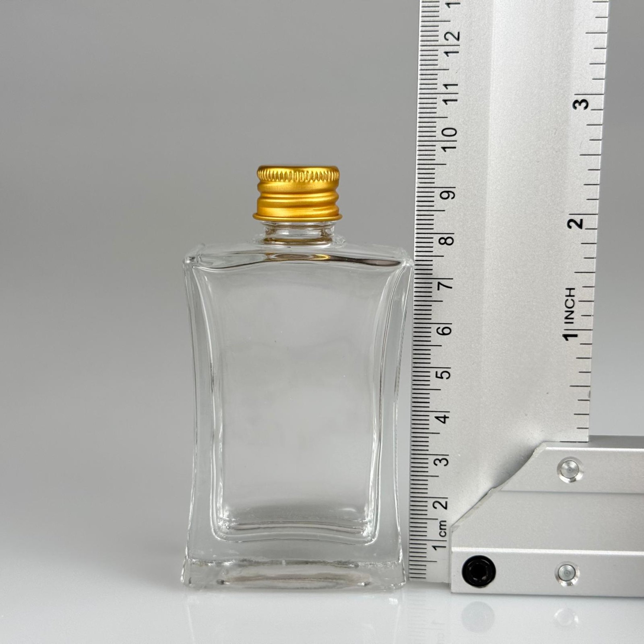 50 CC ŞEFFAF CAM DİKDÖRTGEN ŞİŞE + GOLD ALÜMİNYUM METAL KAPAKLI TAKIM - 30 ML KAHVERENGİ CAM ŞİŞE - 1. KALİTE İTHAL CAM
