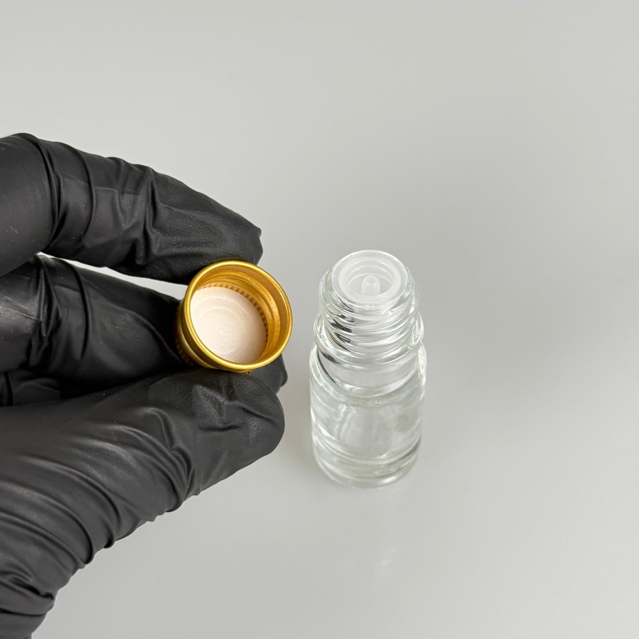 5 CC ŞEFFAF CAM ŞİŞE + KÖPÜK CONTALI GOLD ALÜMİNYUM METAL KAPAKLI + KOLONYA TIPALI TAKIM - 5 ML ŞEFFAF CAM ŞİŞE