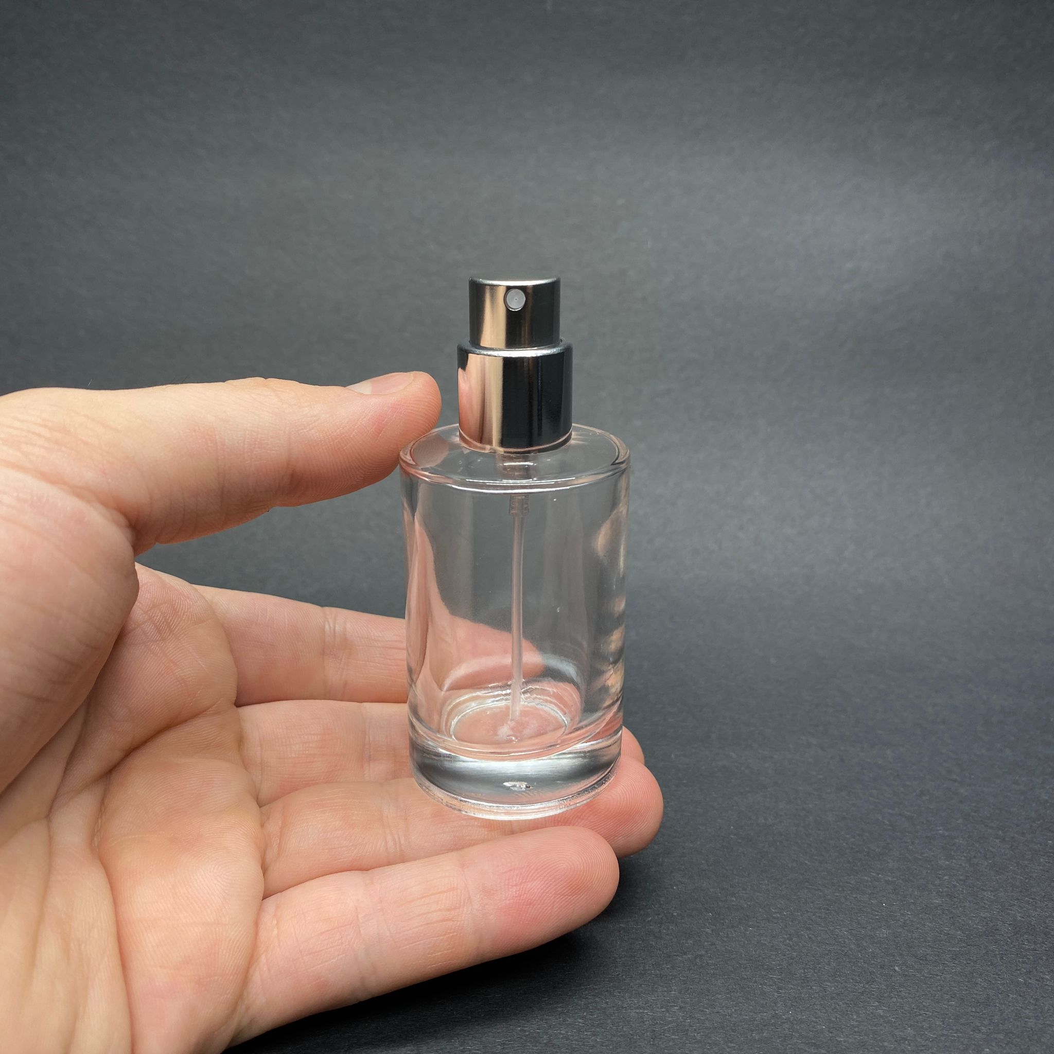 30 ML SİLİNDİR MODEL SAVAGE PARFÜM ŞİŞESİ - GÜMÜŞ METAL SPREYLİ (AĞIZ 15 MM GEÇME KOLAY KAPAMA)