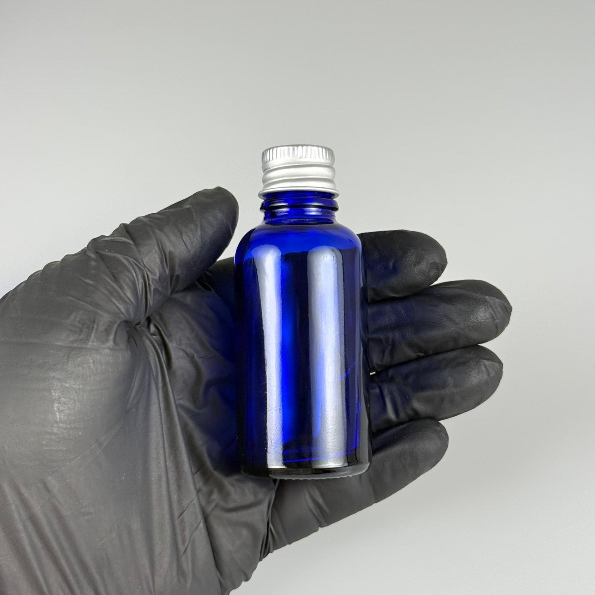 30 CC MAVİ CAM ŞİŞE + KÖPÜK CONTALI GÜMÜŞ ALÜMİNYUM METAL KAPAKLI + DAMLALIKLI KOLONYA TIPALI TAKIM - 30 ML MAVİ CAM ŞİŞE