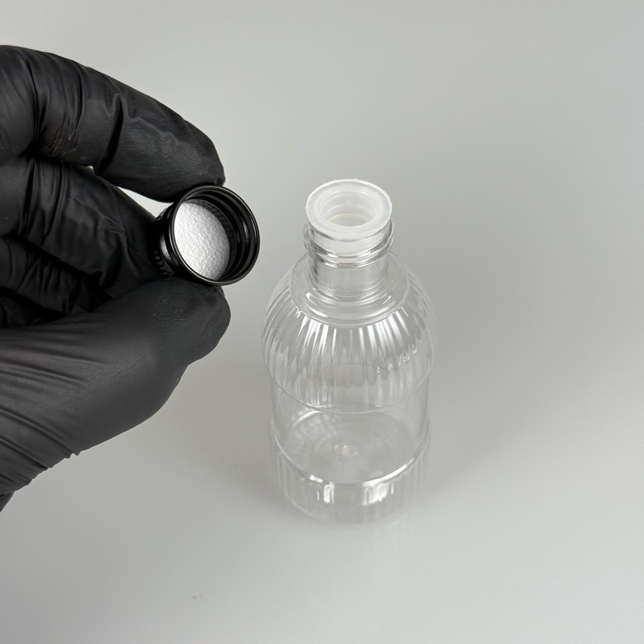 50 CC MANDALİNA MODEL PET ŞİŞE + KÖPÜK CONTALI SİYAH ALÜMİNYUM METAL KAPAKLI + KÖR TIPALI TAKIM - 50 ML TOMBUL PET ŞİŞE