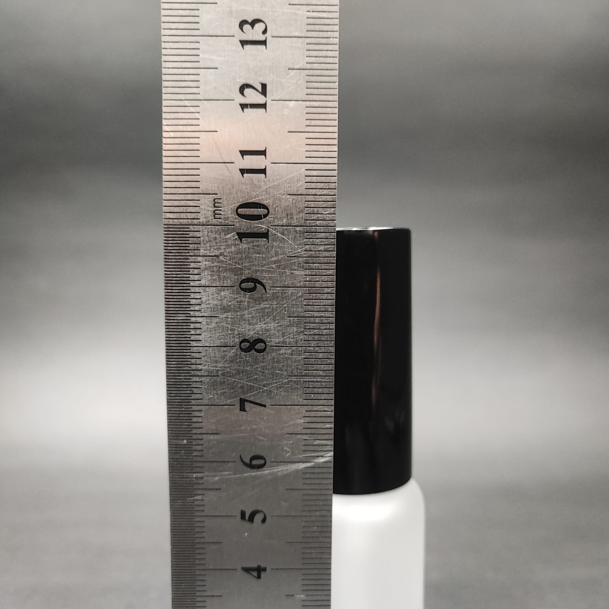 20 ML LÜKS VİDALI VALF ÇEVİRME PARFÜM ŞİŞELERİ - 20 CC BUZLU CAM ŞİŞE - SİYAH METAL SPREYLİ KAPAKLI SET