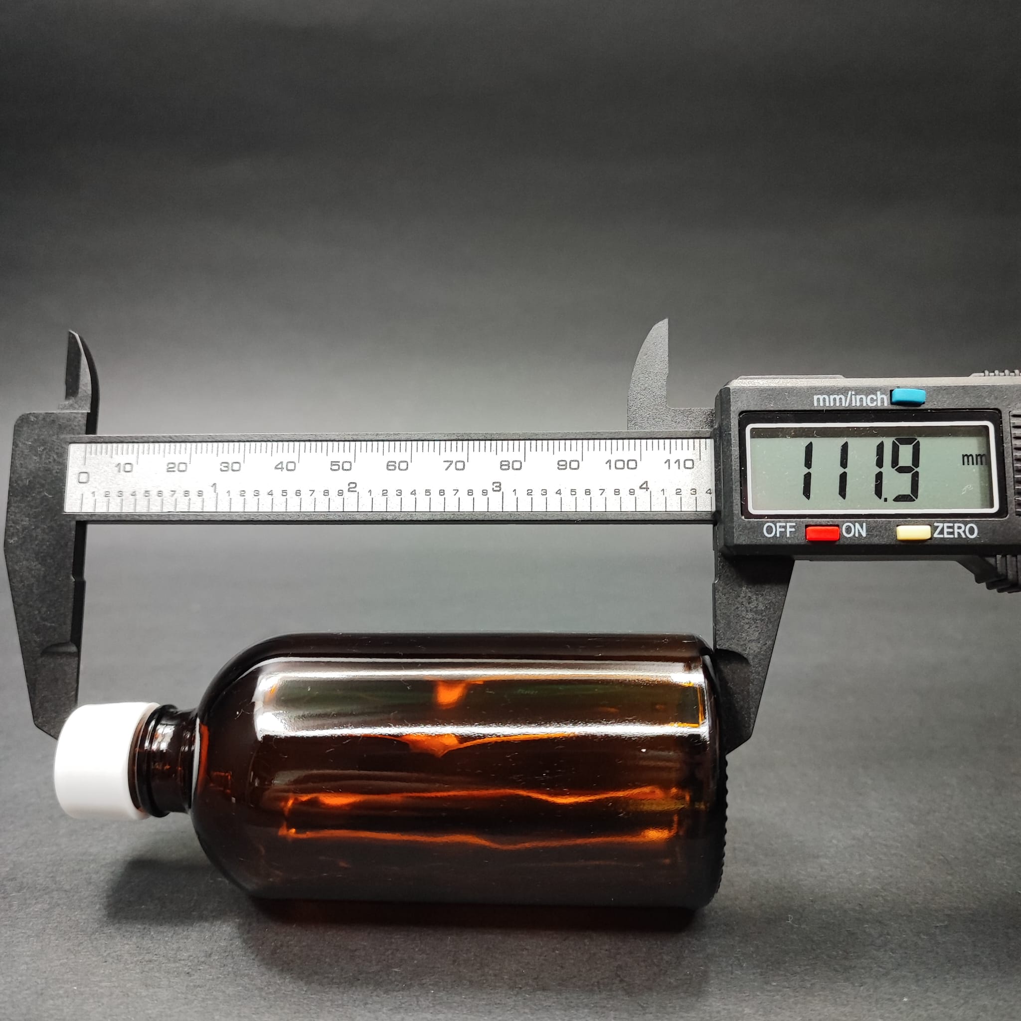 100 CC AMBER CAM ŞİŞE + KENDİNDEN CONTALI SIZDIRMAZ BEYAZ KAPAK - 100 ML KAPAKLI KAHVERENGİ CAM ŞİŞE