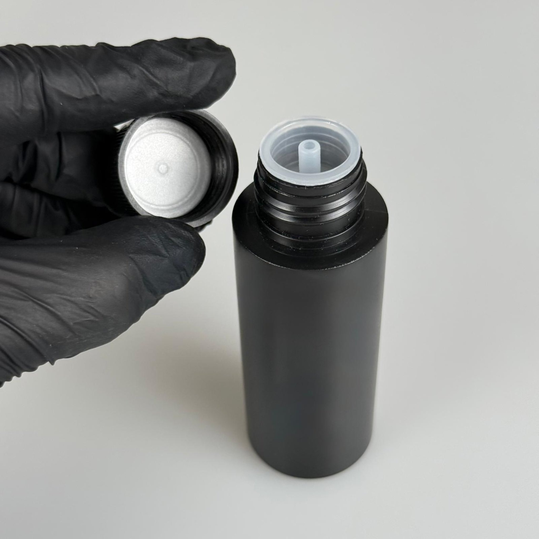 50 CC SİYAH POLİETİLEN PLASTİK ŞİŞE + SİYAH KAPAKLI + KOLONYA TIPALI TAKIM  - 50 ML PLASTİK ŞİŞE