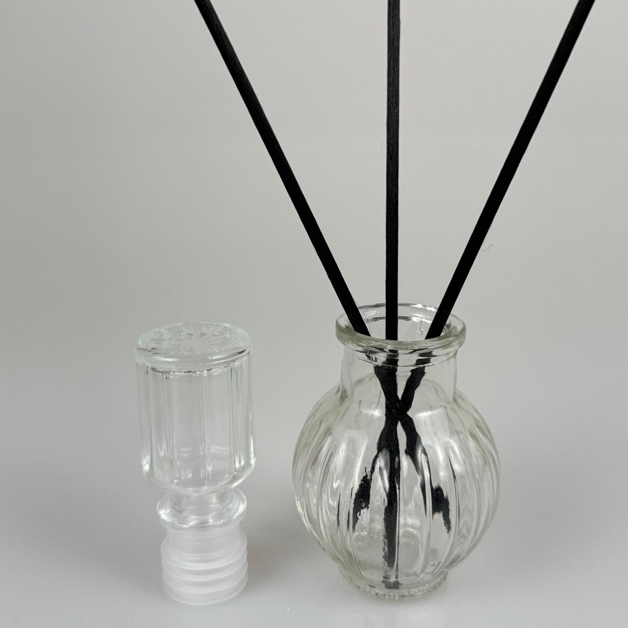 YUVARLAK  LÜKS MODEL CAM BAMBU ODA KOKUSU ŞİŞESİ + CAM TIPA + 3 ADET FİBER BAMBU ÇUBUK - 50 ML SET TAKIM - HEDİYELİK PROMOSYON LÜX DİFFUSER ŞİŞELERİ