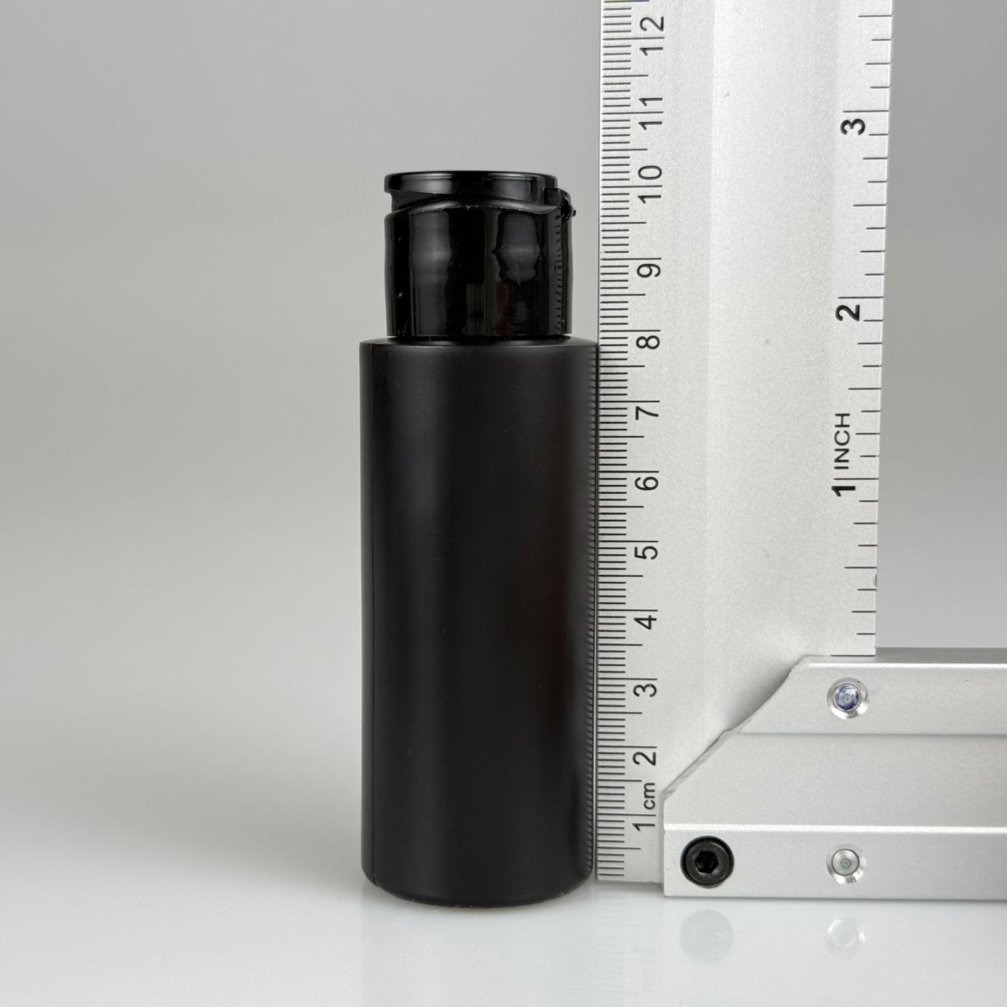 50 CC SİYAH POLİETİLEN ŞAMPUAN ŞİŞESİ -  50 ML SİYAH ŞIK 1. KALİTE FLİPTOP KAPAKLI POLİETİLEN ŞİŞE