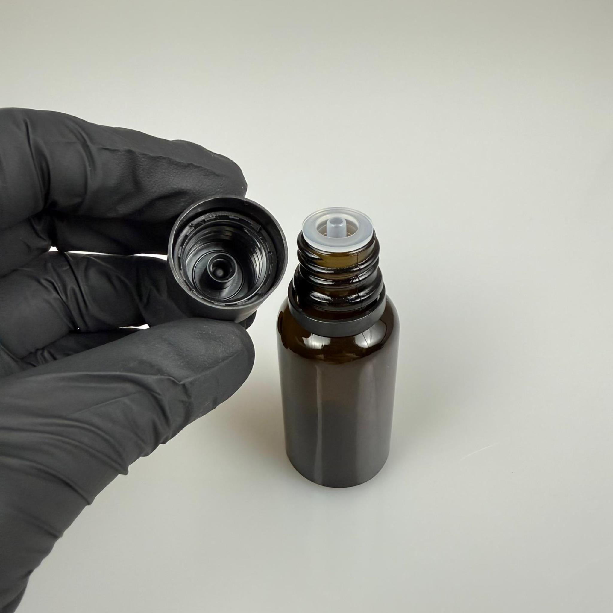 20 CC KOYU AMBER CAM ŞİŞE + İÇTEN DAMLALIKLI ÇOCUK KİLİTLİ SİYAH KAPAK - KAHVERENGİ 20 ML KİLİT KAPAKLI DAMLATMALI ŞİŞE