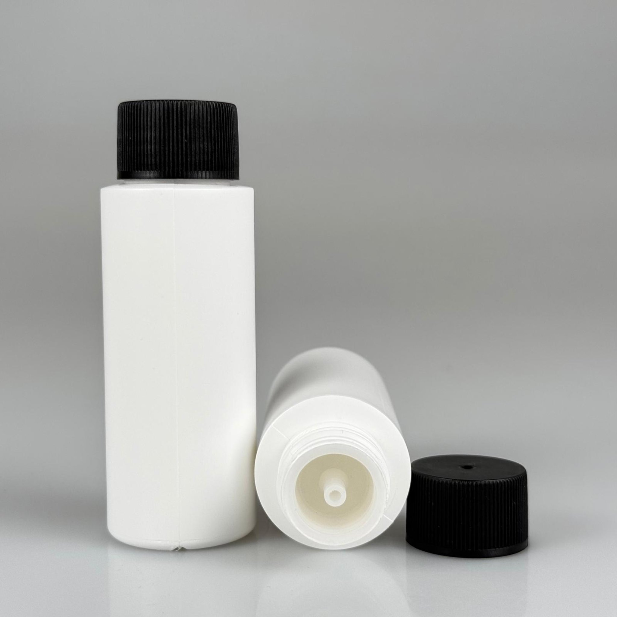 50 CC BEYAZ POLİETİLEN ASETON ŞİŞESİ + KÖPÜK CONTALI SİYAH PLASTİK KAPAKLI + KOLONYA TIPALI TAKIM