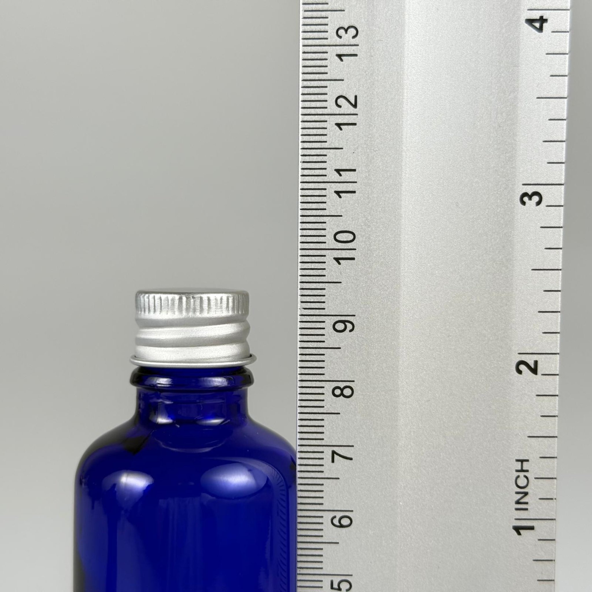 50 CC MAVİ CAM ŞİŞE + KÖPÜK CONTALI GÜMÜŞ ALÜMİNYUM METAL KAPAKLI + DAMLALIKLI KOLONYA TIPALI TAKIM - 50 ML MAVİ CAM ŞİŞE