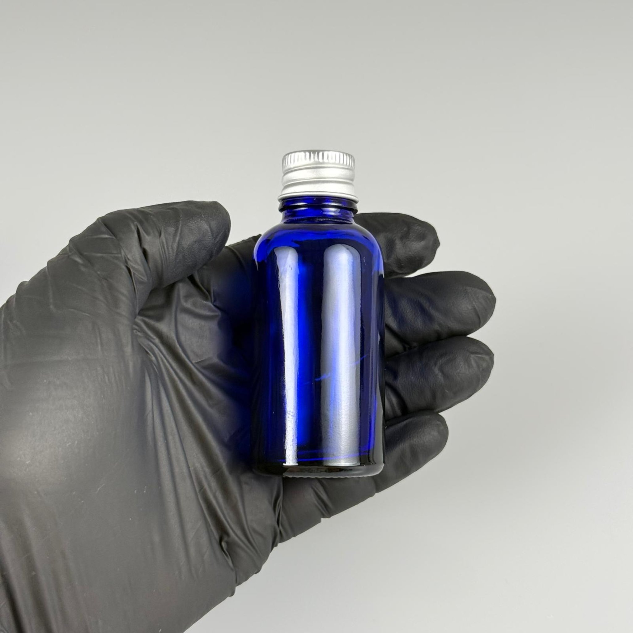30 CC MAVİ CAM ŞİŞE + KÖPÜK CONTALI GÜMÜŞ ALÜMİNYUM METAL KAPAKLI TAKIM - 30 ML MAVİ CAM ŞİŞE