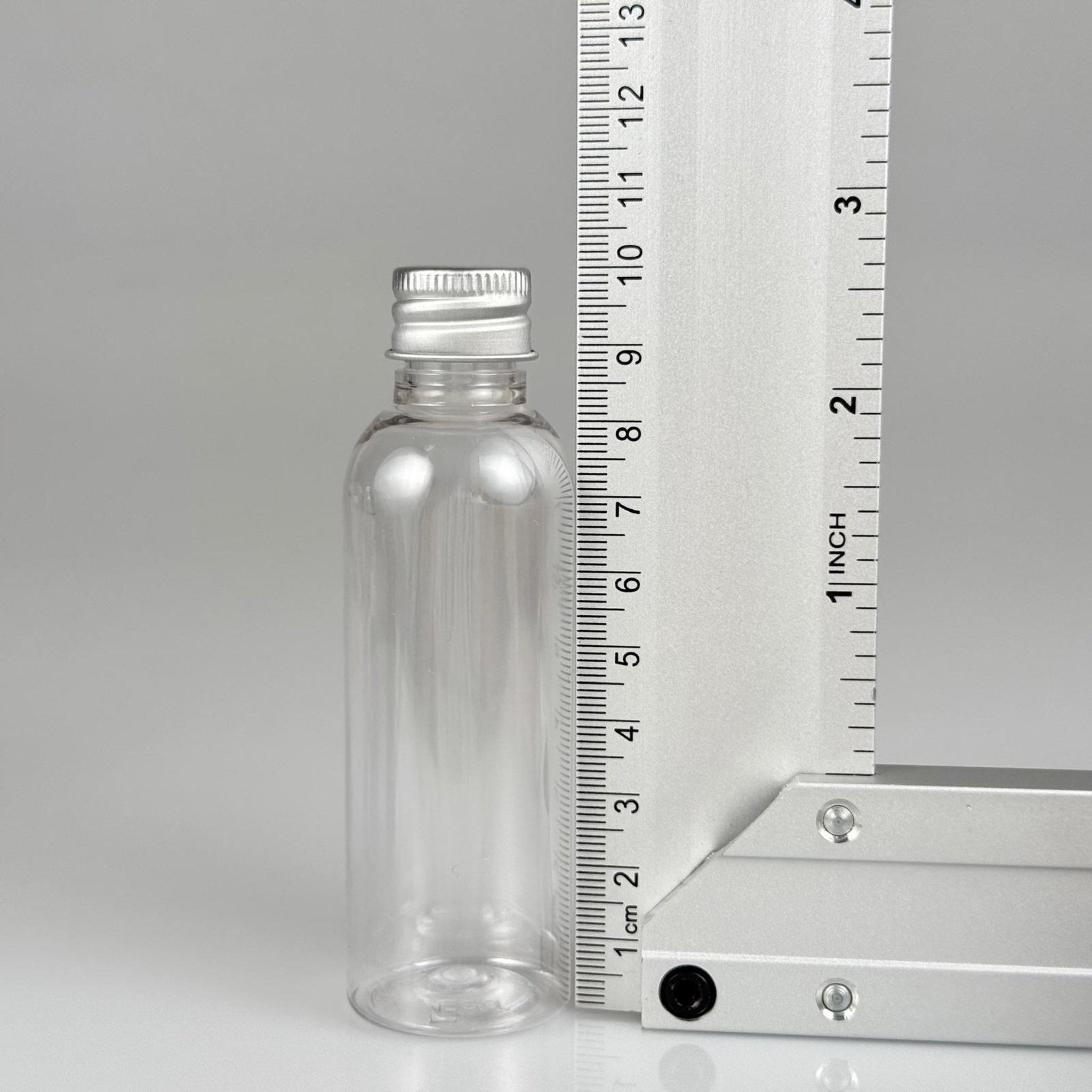 50 CC ŞEFFAF SİLİNDİR UZUN MODEL PET ŞİŞE + KÖPÜK CONTALI GÜMÜŞ ALÜMİNYUM METAL KAPAKLI + DAMLALIKLI KOLONYA TIPALI TAKIM - 50 ML PLASTİK ŞİŞE
