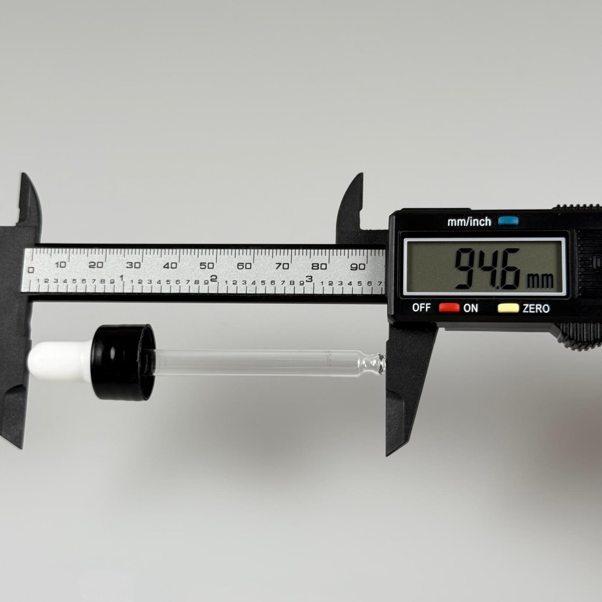 18 MM CAM DAMLALIKLI TAKIM - BEYAZ EMZİK + DELİKLİ PLASTİK DÜZ SİYAH KAPAK + 77 MM CAM PİPET