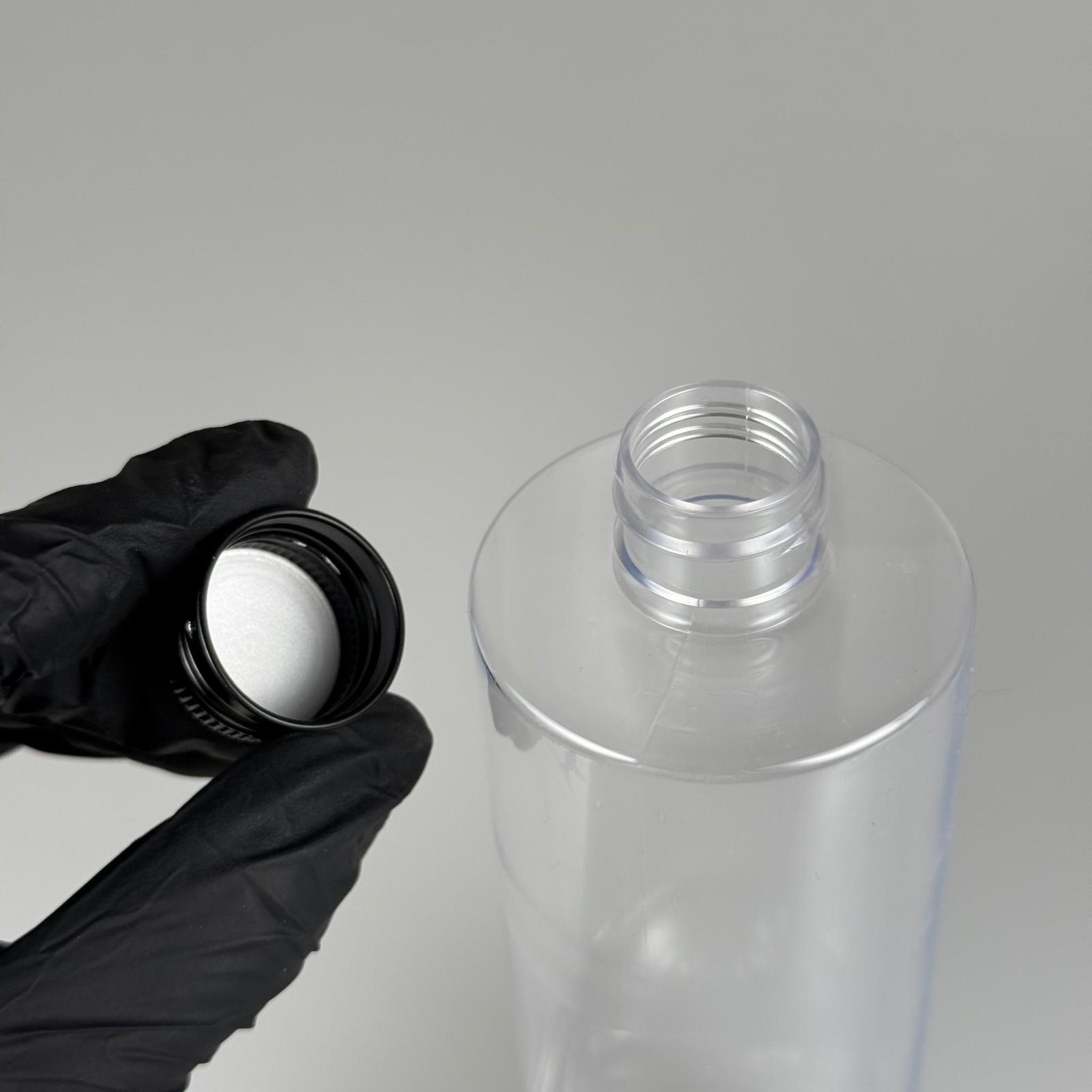 400 CC ŞEFFAF KÜT BOYUNLU SİLİNDİR PET ŞİŞE (30 GR - 24 AĞIZ ) + KÖPÜK CONTALI SİYAH METAL ALÜMİNYUM KAPAKLI TAKIM - 400 ML KAPAKLI ŞEFFAF PLASTİK ŞİŞELER