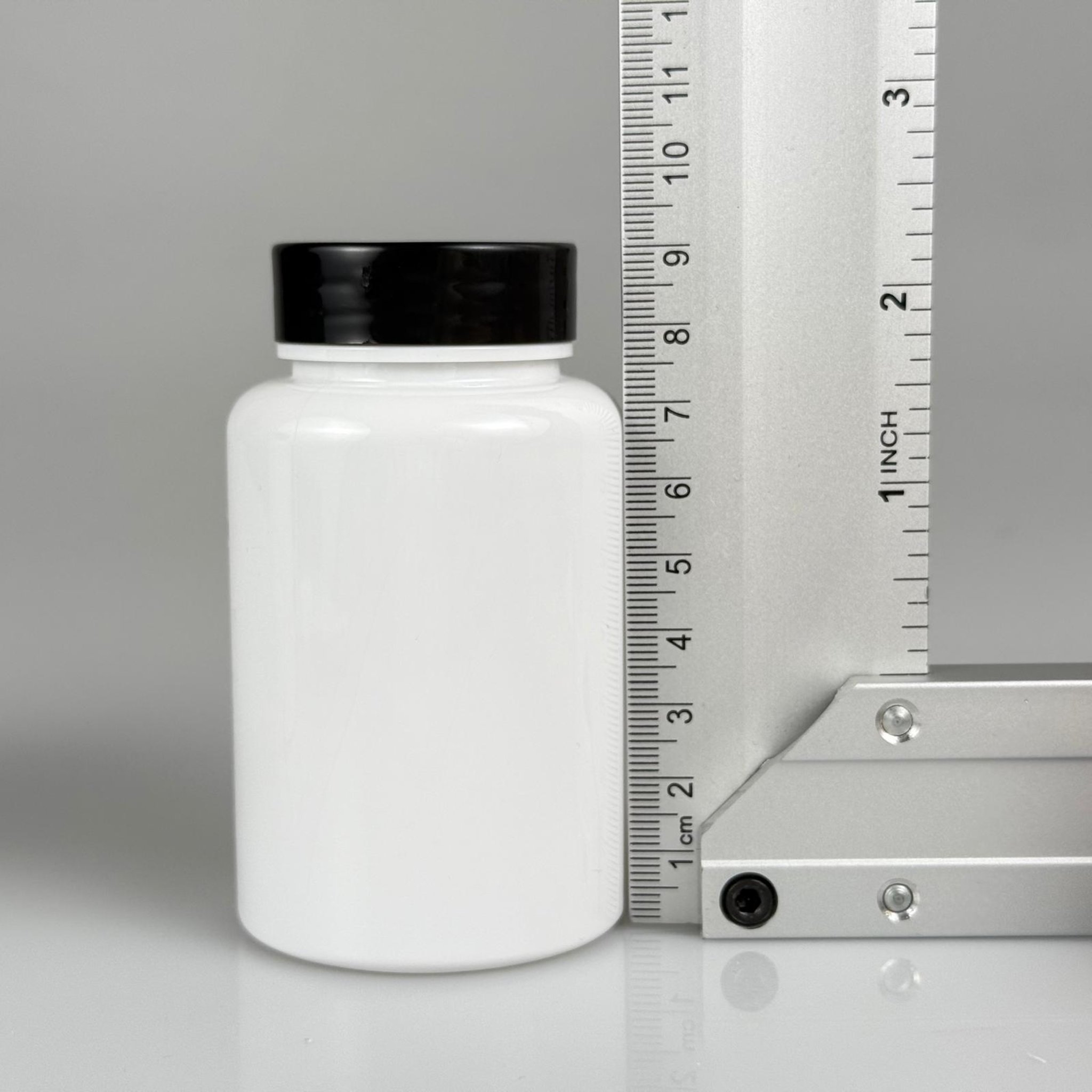 150 CC BEYAZ PET TABLET ŞİŞESİ - SİYAH KAPAKLI + KENDİNDEN YAPIŞKANLI KÖPÜK CONTALI - 150 ML KAPSÜL KUTUSU - İLAÇ ŞİŞESİ - MEDİKAL HAP ŞİŞESİ - FARMASÖTİK KAVANOZ