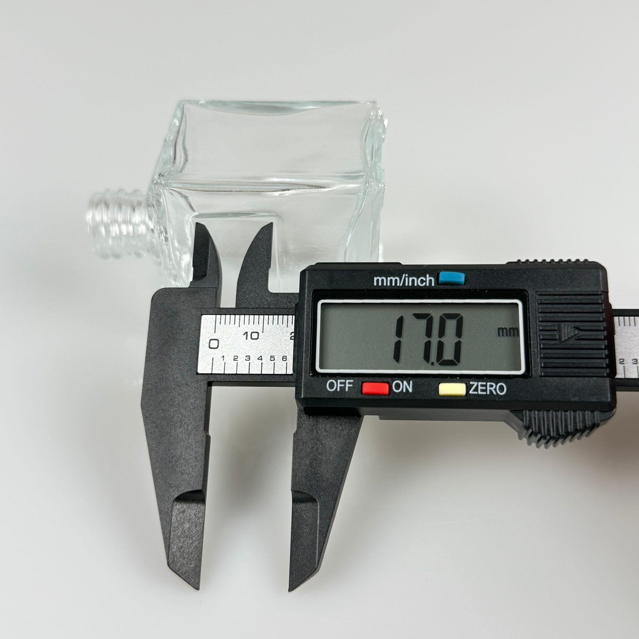 50 CC KÖŞELİ PRİZMA CAM ŞİŞE - 18 MM AĞIZ - 50 ML PRESTİJLİ ŞİŞE