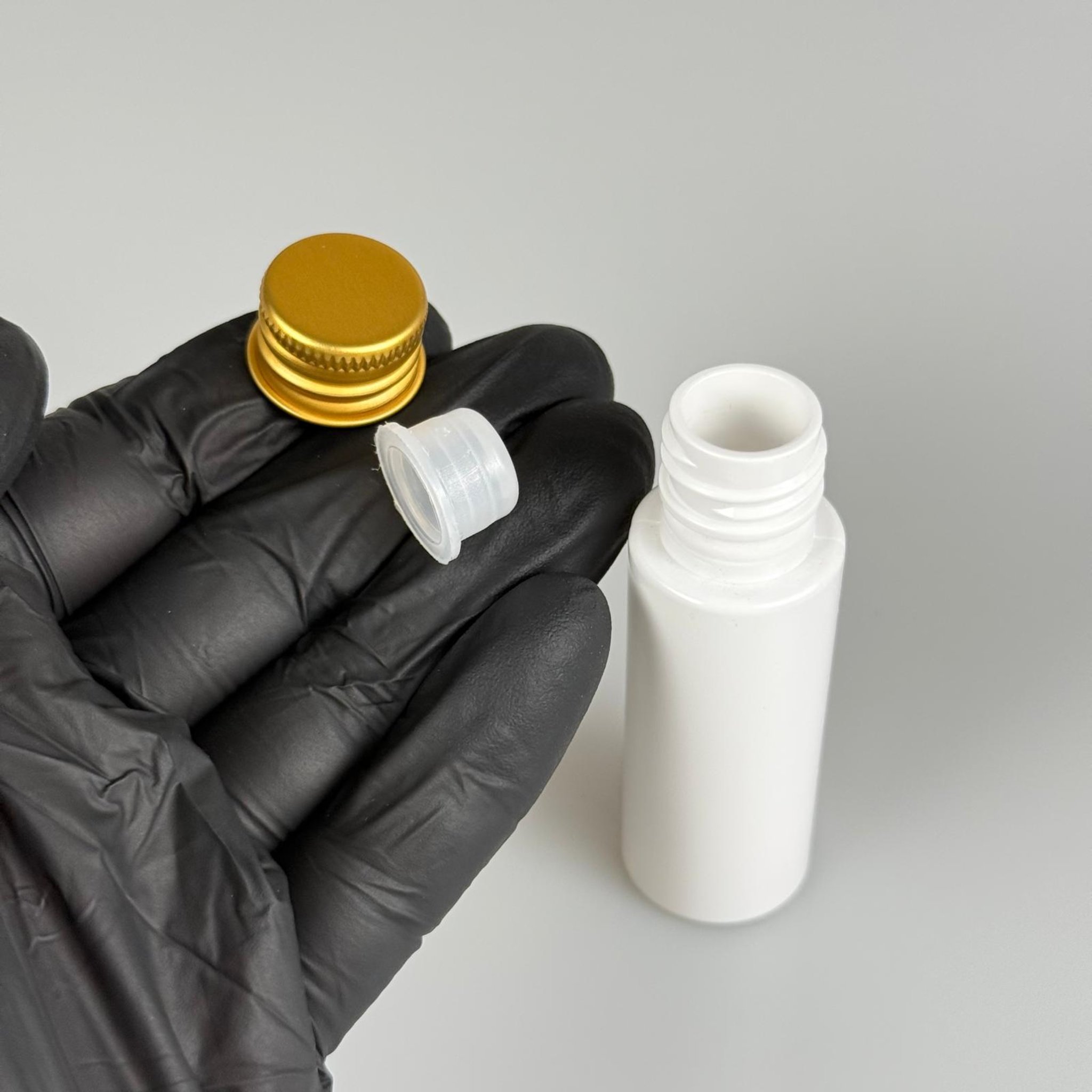 20 CC BEYAZ PET ŞİŞE + KÖPÜK CONTALI GOLD ALÜMİNYUM METAL KAPAKLI + KÖR TIPALI TAKIM - 20 ML PLASTİK ŞİŞE