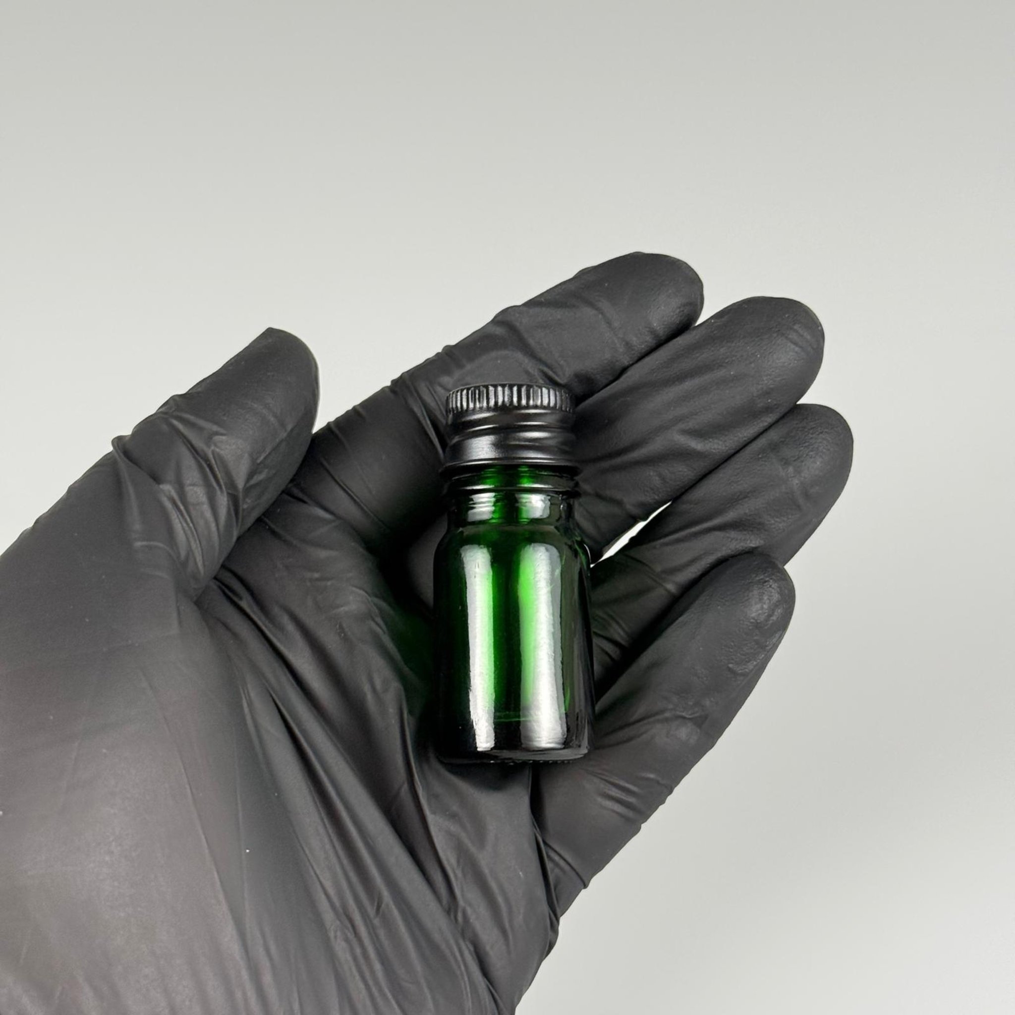 5 CC YEŞİL CAM ŞİŞE + KÖPÜK CONTALI SİYAH ALÜMİNYUM METAL KAPAKLI + DAMLALIKLI KOLONYA TIPALI TAKIM - 5 ML YEŞİL CAM ŞİŞE