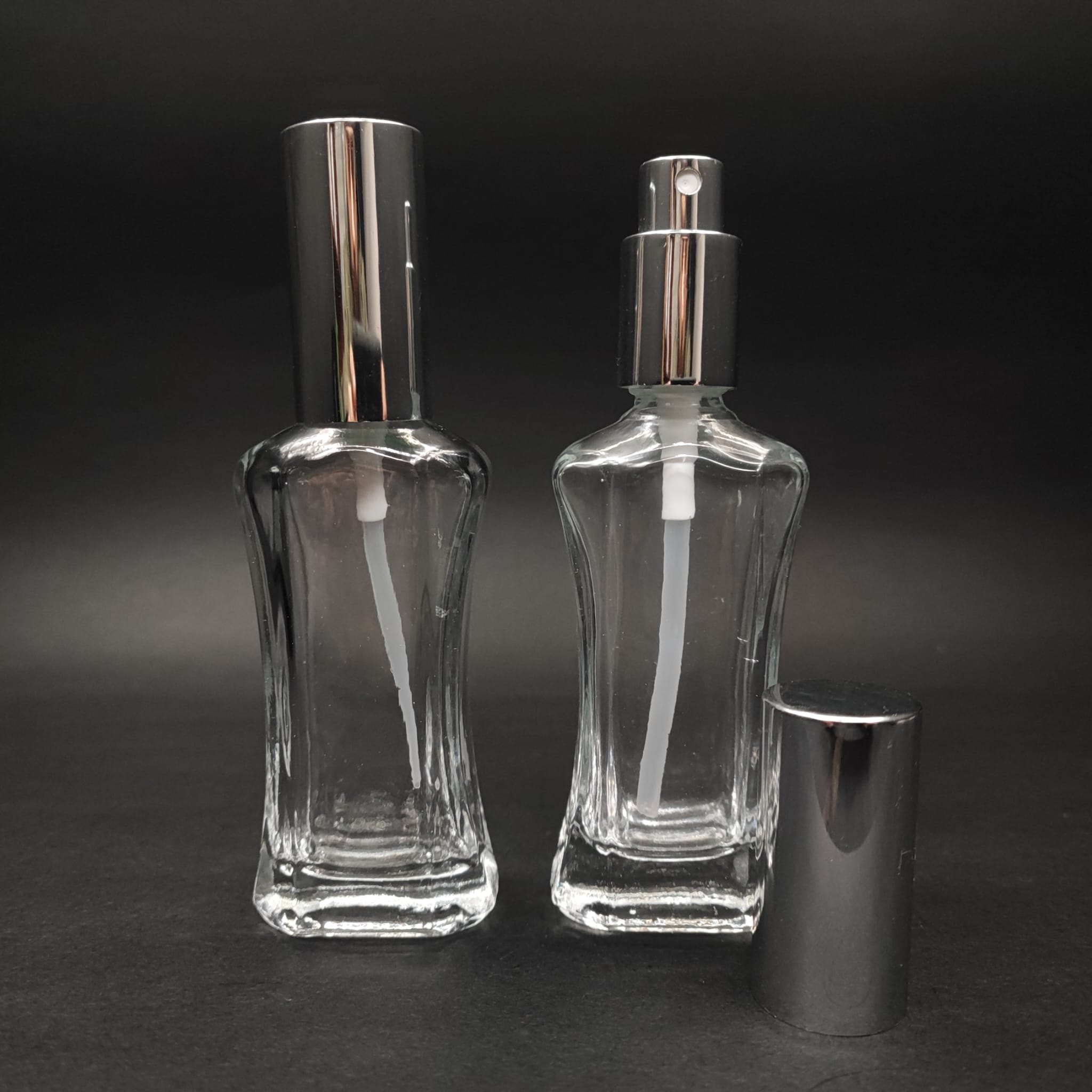 50 ML LÜKS VİDALI VALF ÇEVİRME PARFÜM ŞİŞELERİ - 50 CC MİLANO CAM ŞİŞE - GÜMÜŞ METAL SPREYLİ KAPAKLI SET (CAMIN KALINLIĞI İLE İLGİLİ +/- 5 ML TOLERANS OLABİLİR)