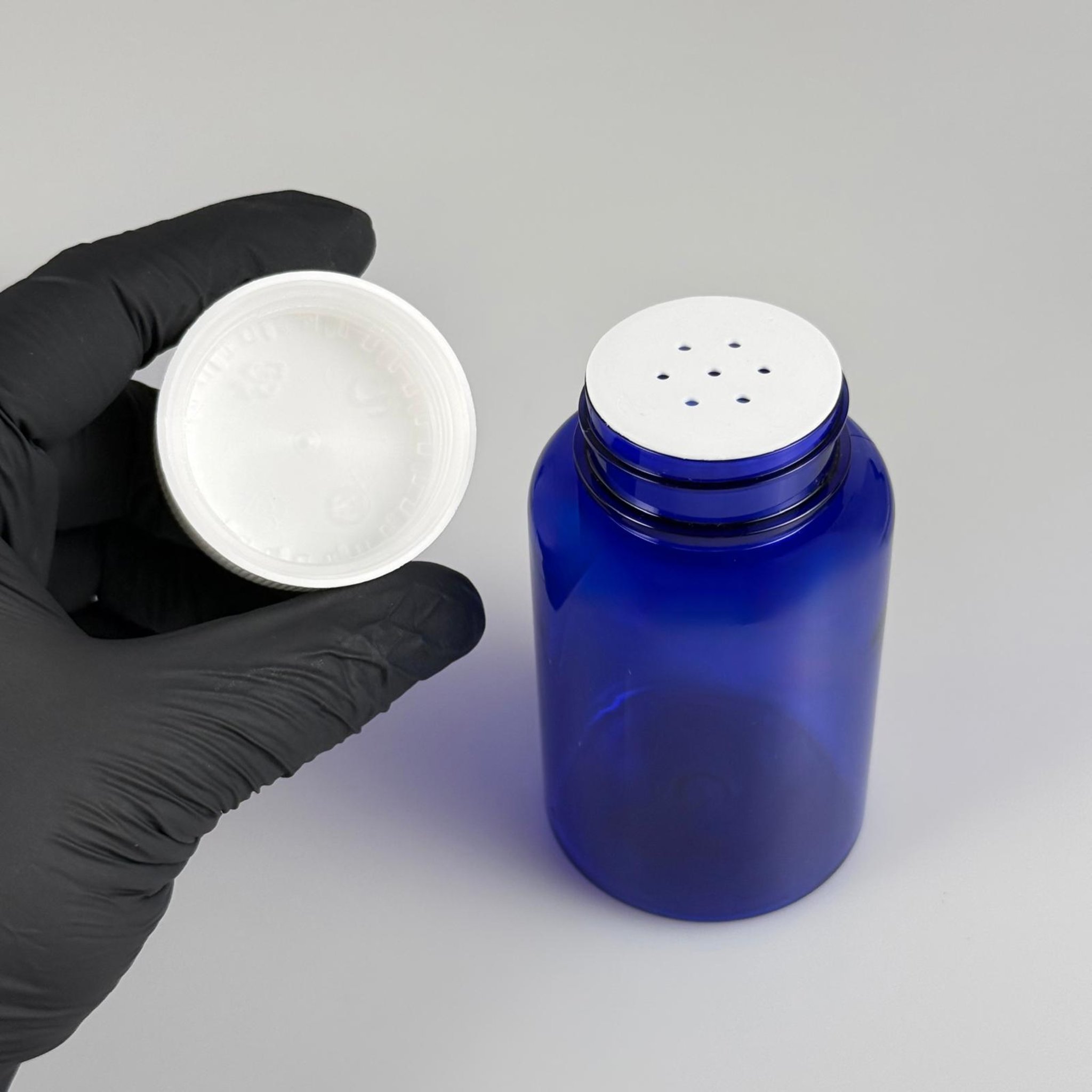 150 CC MAVİ PET PUDRA ŞİŞESİ + ÇOCUK KİLİTLİ BEYAZ PLASTİK KAPKLI + PUDRA TIPALI TAKIM - 150 ML PUDRA KUTUSU, EKO TUZLUK