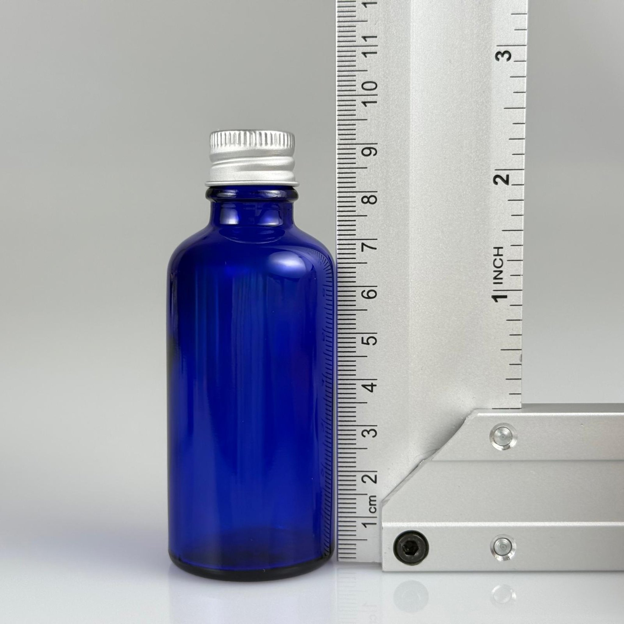 50 CC MAVİ CAM ŞİŞE + KÖPÜK CONTALI GÜMÜŞ ALÜMİNYUM METAL KAPAKLI TAKIM - 50 ML MAVİ CAM ŞİŞE