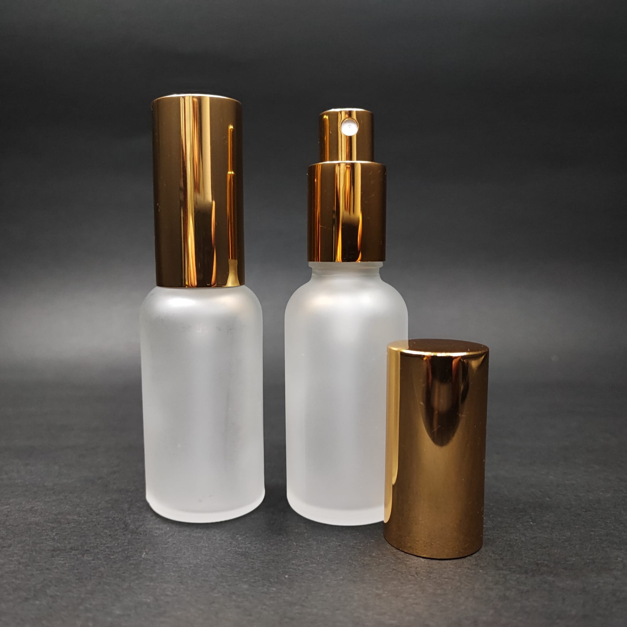 30 ML LÜKS VİDALI VALF ÇEVİRME PARFÜM ŞİŞELERİ - 30 CC BUZLU CAM ŞİŞE - GOLD METAL SPREYLİ KAPAKLI SET