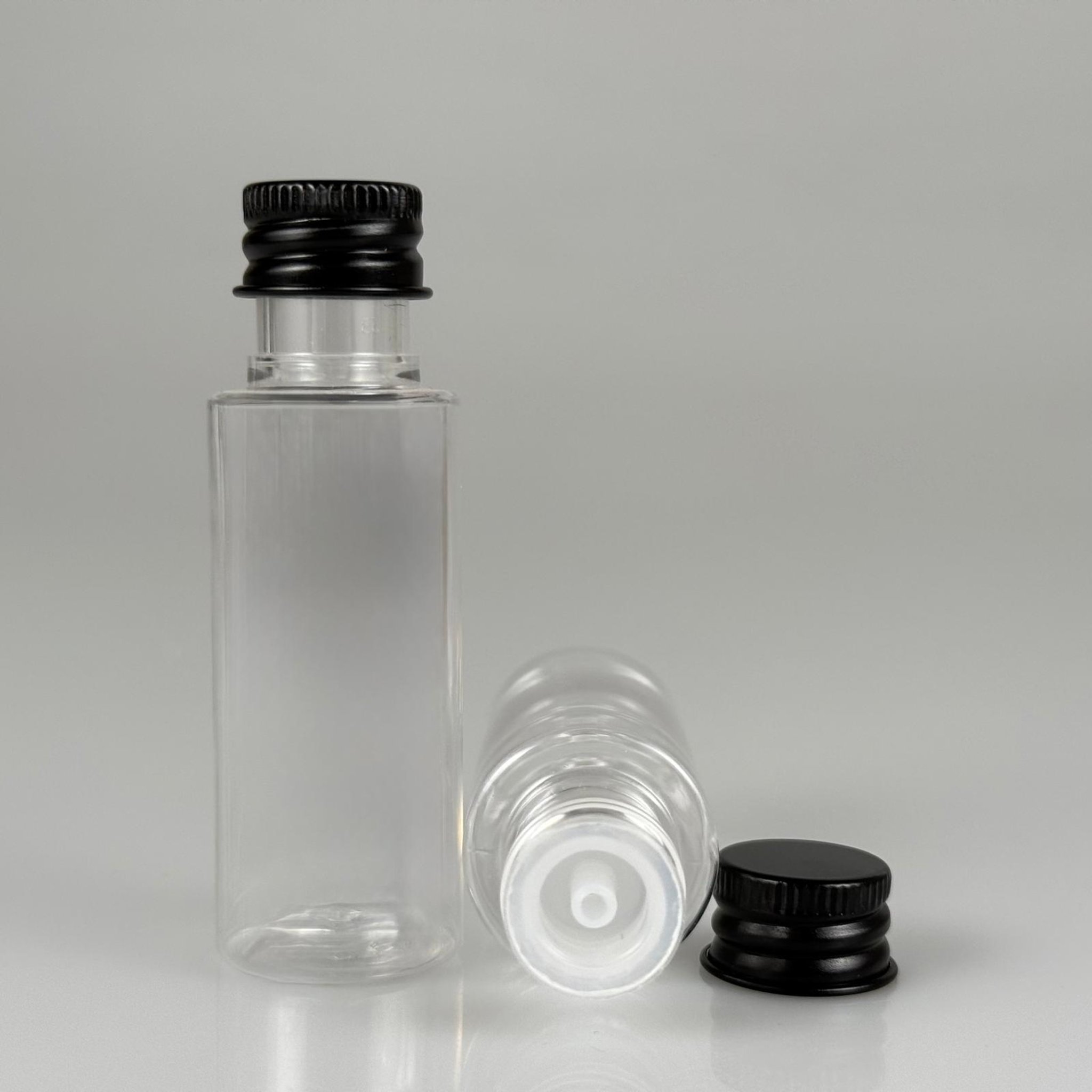 30 CC ŞEFFAF SİLİNDİR UZUN MODEL PET ŞİŞE + KÖPÜK CONTALI SİYAH ALÜMİNYUM METAL KAPAKLI + DAMLALIKLI KOLONYA TIPALI TAKIM - 30 ML PLASTİK ŞİŞE