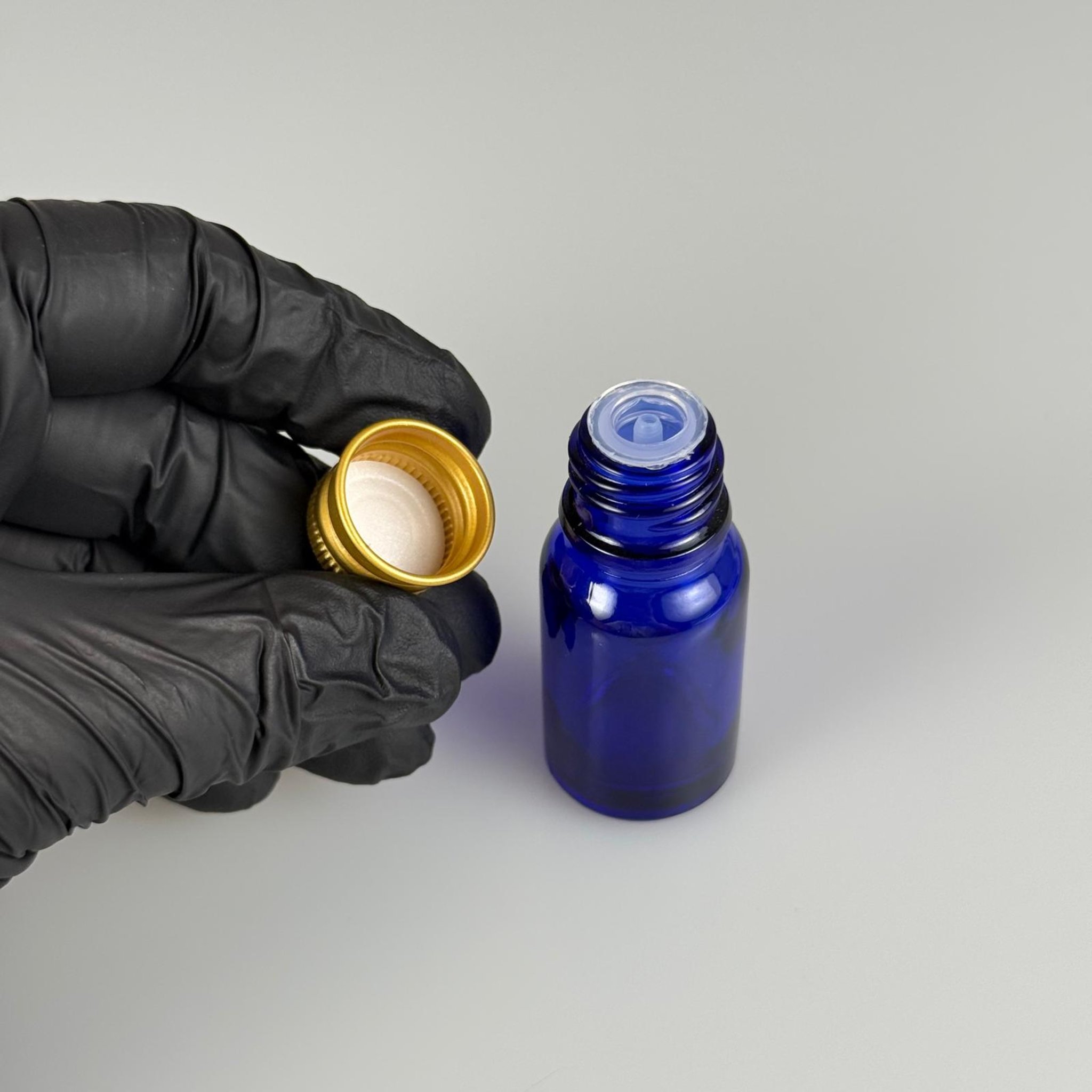 10 CC MAVİ CAM ŞİŞE + KÖPÜK CONTALI GOLD ALÜMİNYUM METAL KAPAKLI + DAMLALIKLI KOLONYA TIPALI TAKIM - 10 ML MAVİ CAM ŞİŞE