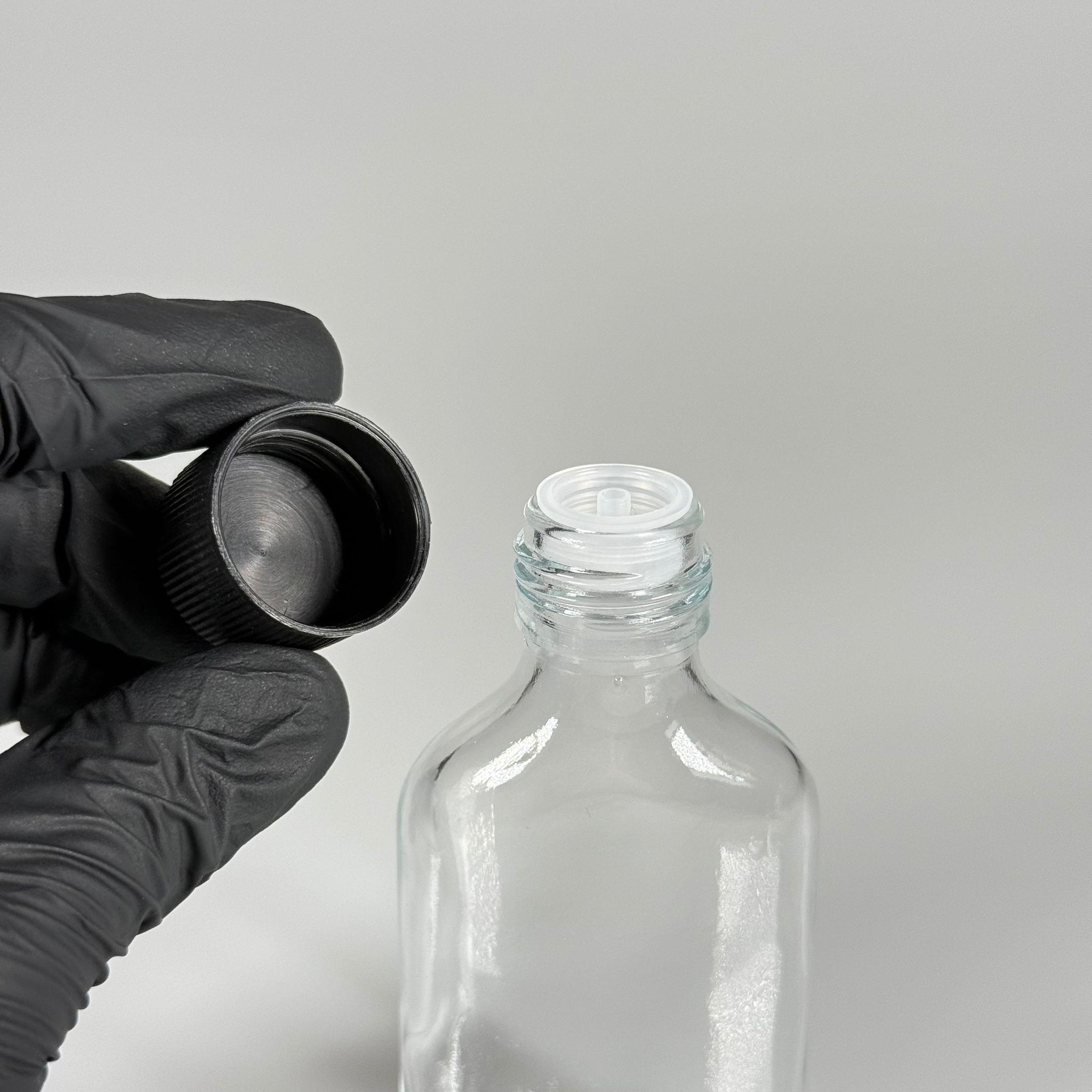 50 CC YASSI CAM ŞİŞE - SİYAH PLASTİK KAPAKLI KOLONYA TIPALI - 50 ML COLD BREW KOLONYA CAM ŞİŞESİ (TIPA İLE KULLANMAK İÇİN KAPAK CONTASI ÇIKARILIR)