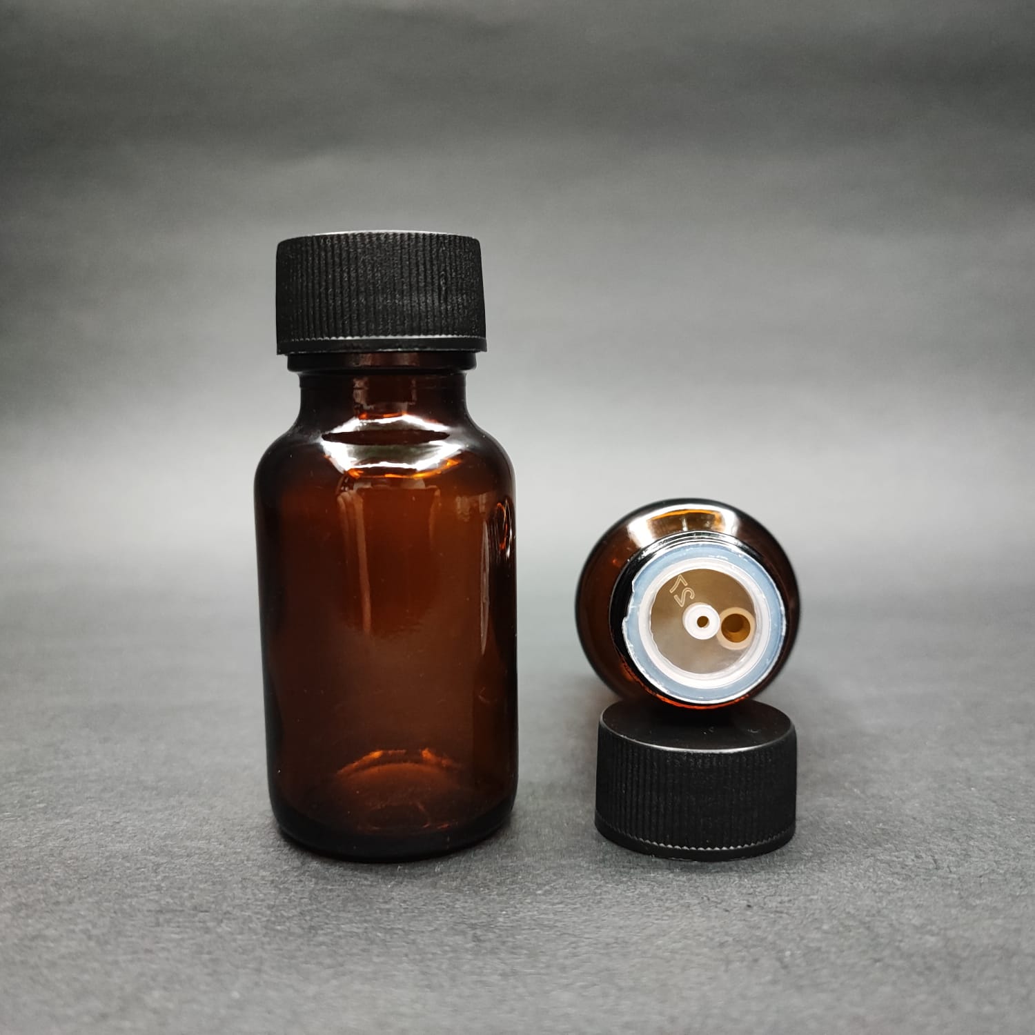 30 ML DOLUMU KOLAY, GENİŞ AĞIZLI İÇTEN DAMLALIKLI ŞİŞE (25 MM AĞIZ) - 30 CC SİYAH CONTALI KAPAKLI İÇTEN DAMLALIKLI CAM ECZA ŞİŞESİ - AMBER KAHVERENGİ