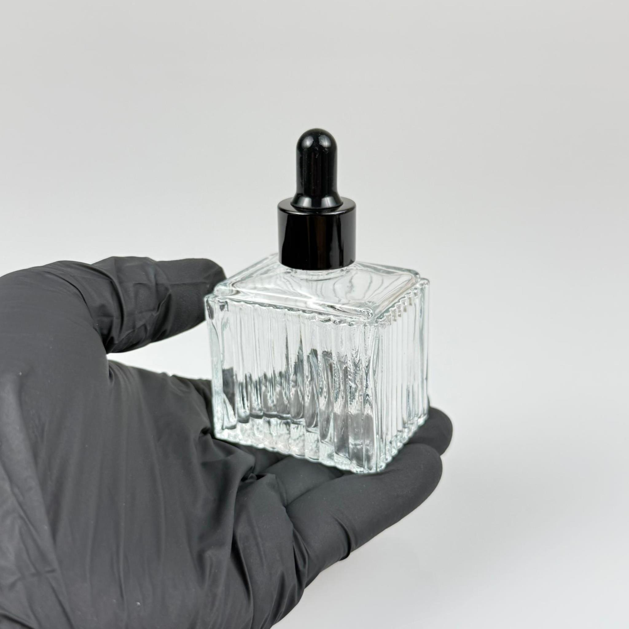 50 CC KÖŞELİ DESENLİ ÇİZGİLİ PRESTİJLİ CAM DAMLALIKLI ŞİŞE - SİYAH EMZİK - SİYAH METALİK KAPAK - 50 ML CAM DAMLALIKLI ŞİŞE - DAMLALIKLI BOŞ ŞİŞE